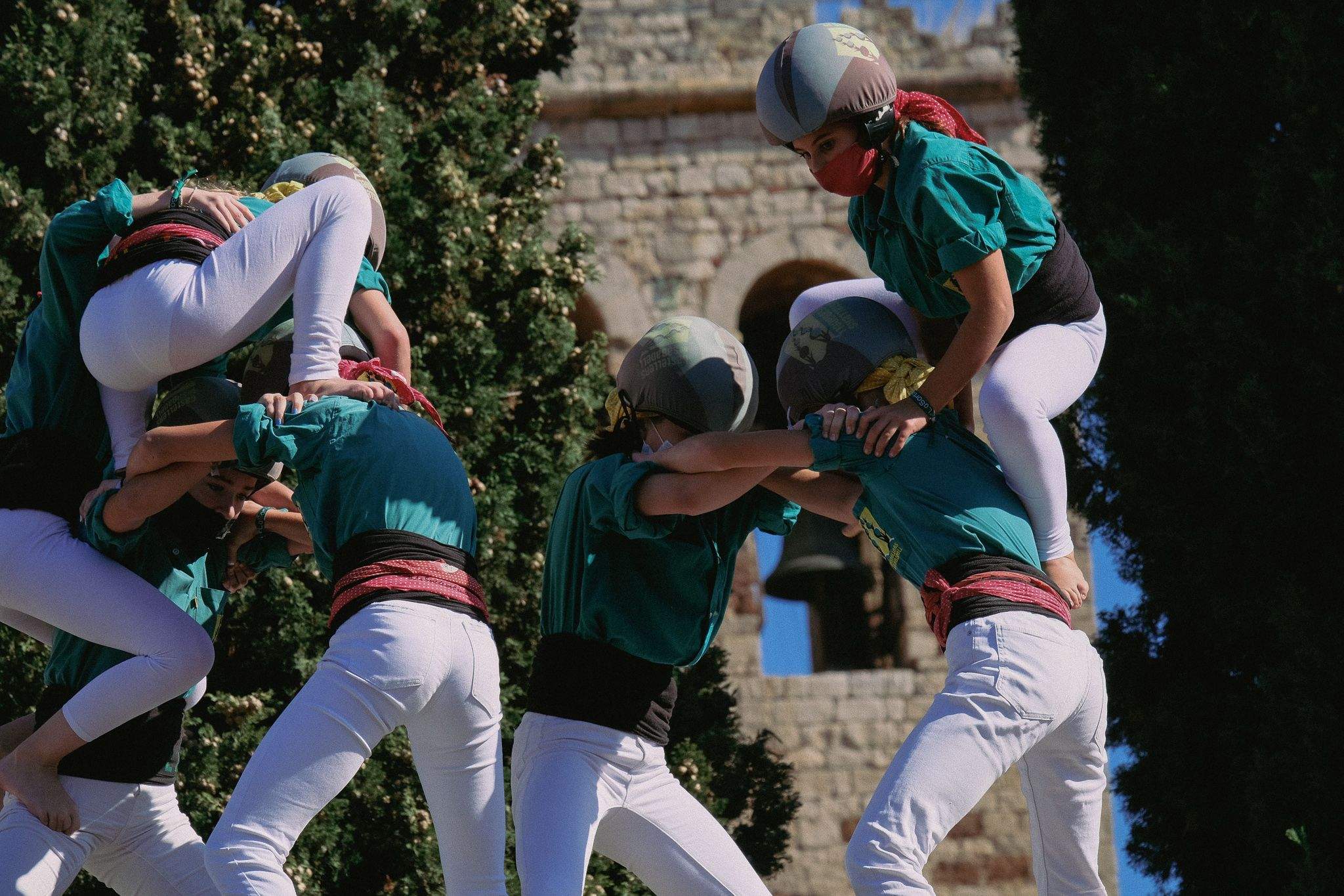 Els Castellers de Sant Cugat, Castellers de Vilafranca i els Castellers de Sabadell a la plaça Octavià. FOTO: Ale Gómez
