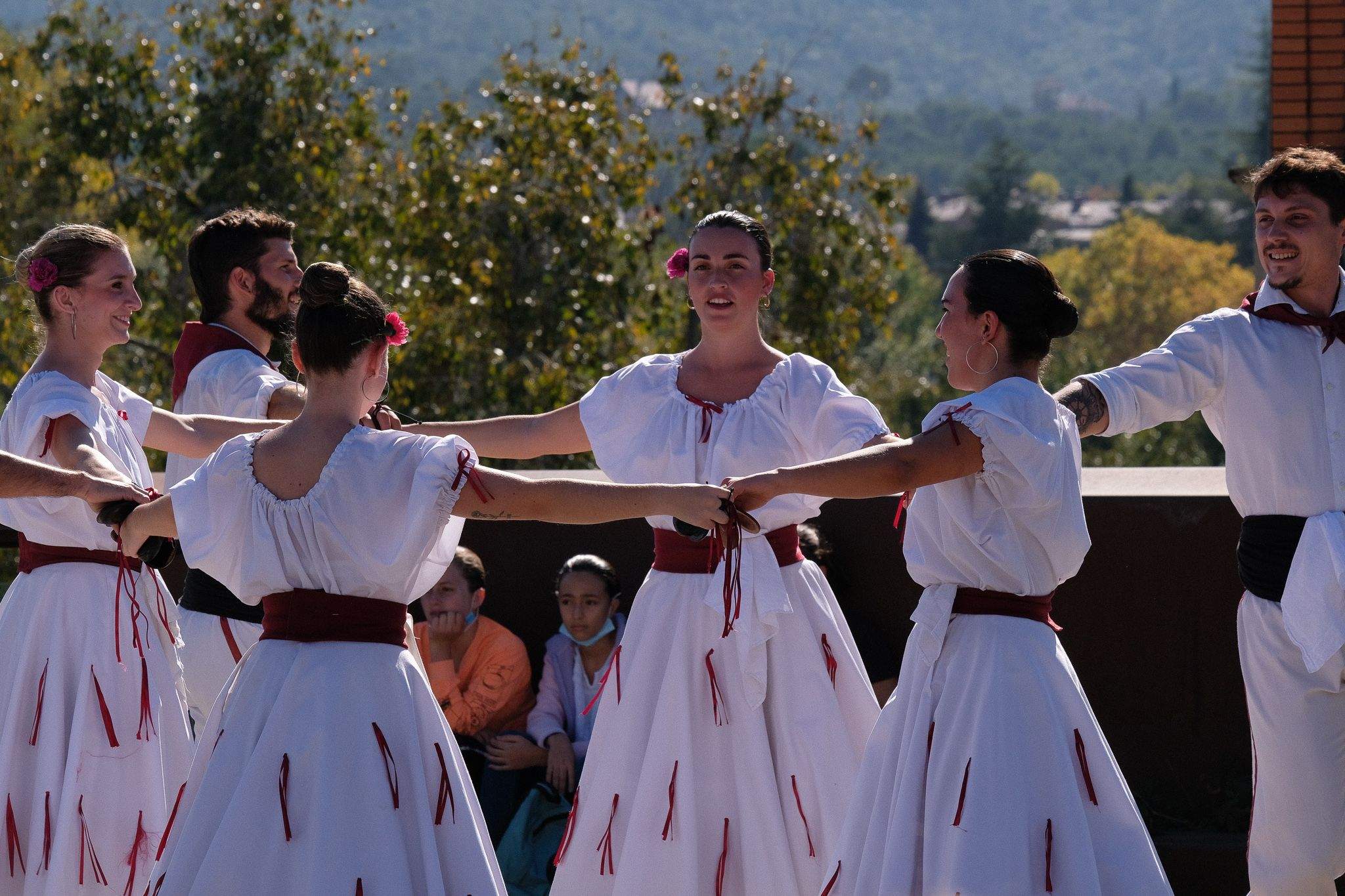 Ball de Gitanes de Sant Cugat del Vallès a la plaça de l'U d'Octubre. FOTO: Ale Gómez