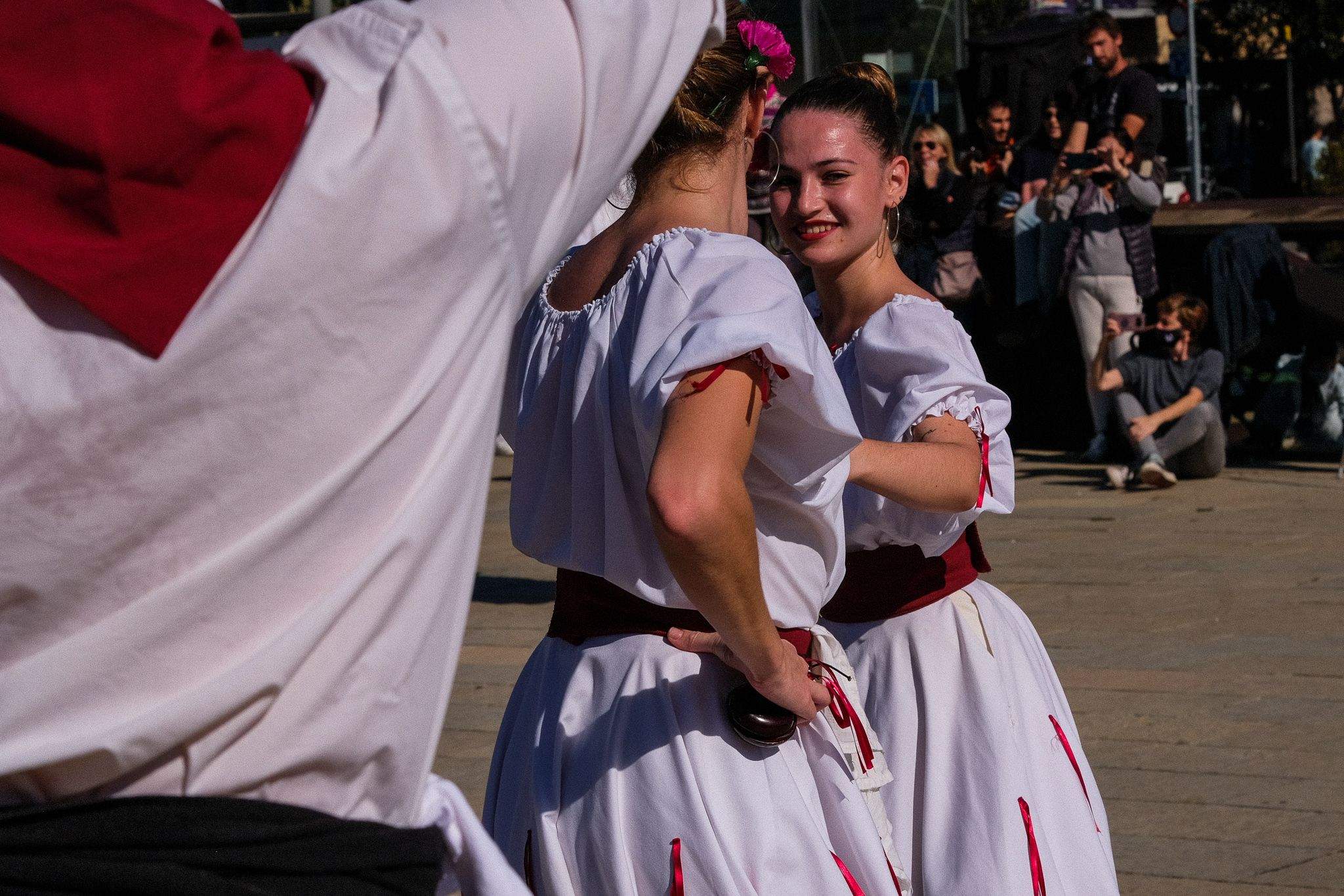 Ball de Gitanes de Sant Cugat del Vallès a la plaça de l'U d'Octubre. FOTO: Ale Gómez
