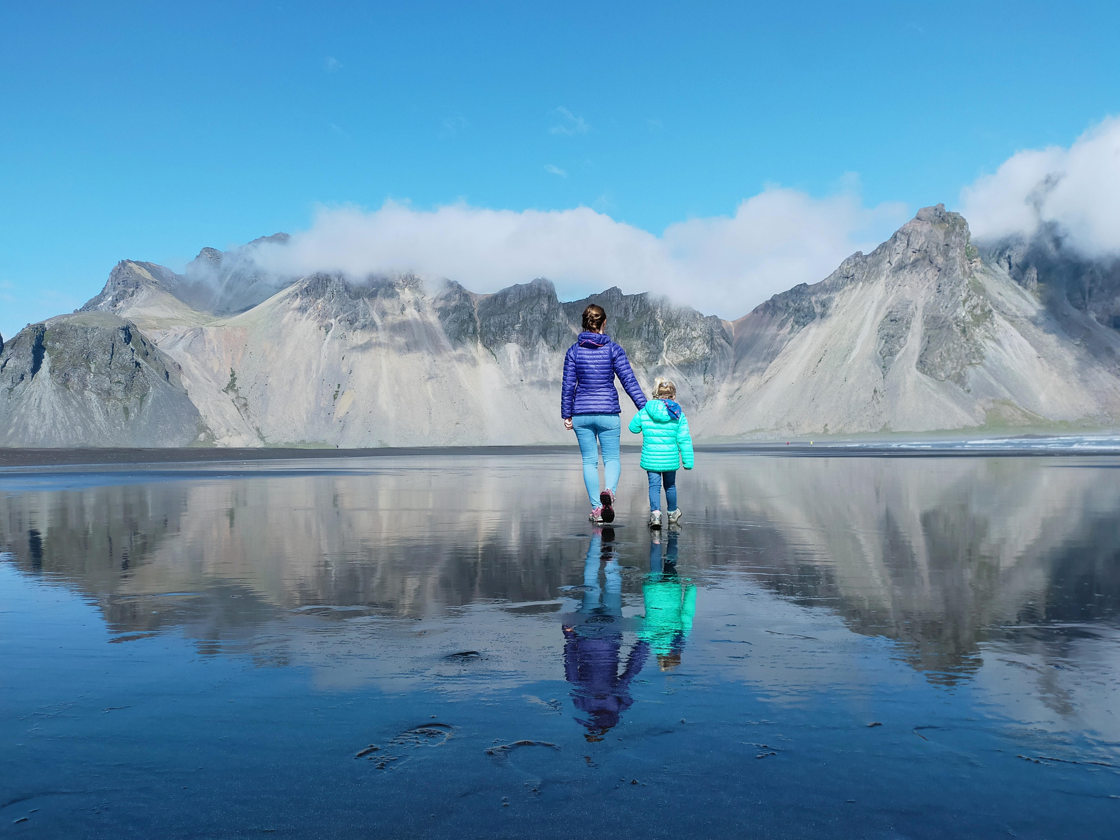 3r Premi WEB. Un mirall. Islàndia. Platja stokness. FOTO: Alexandra Santure 