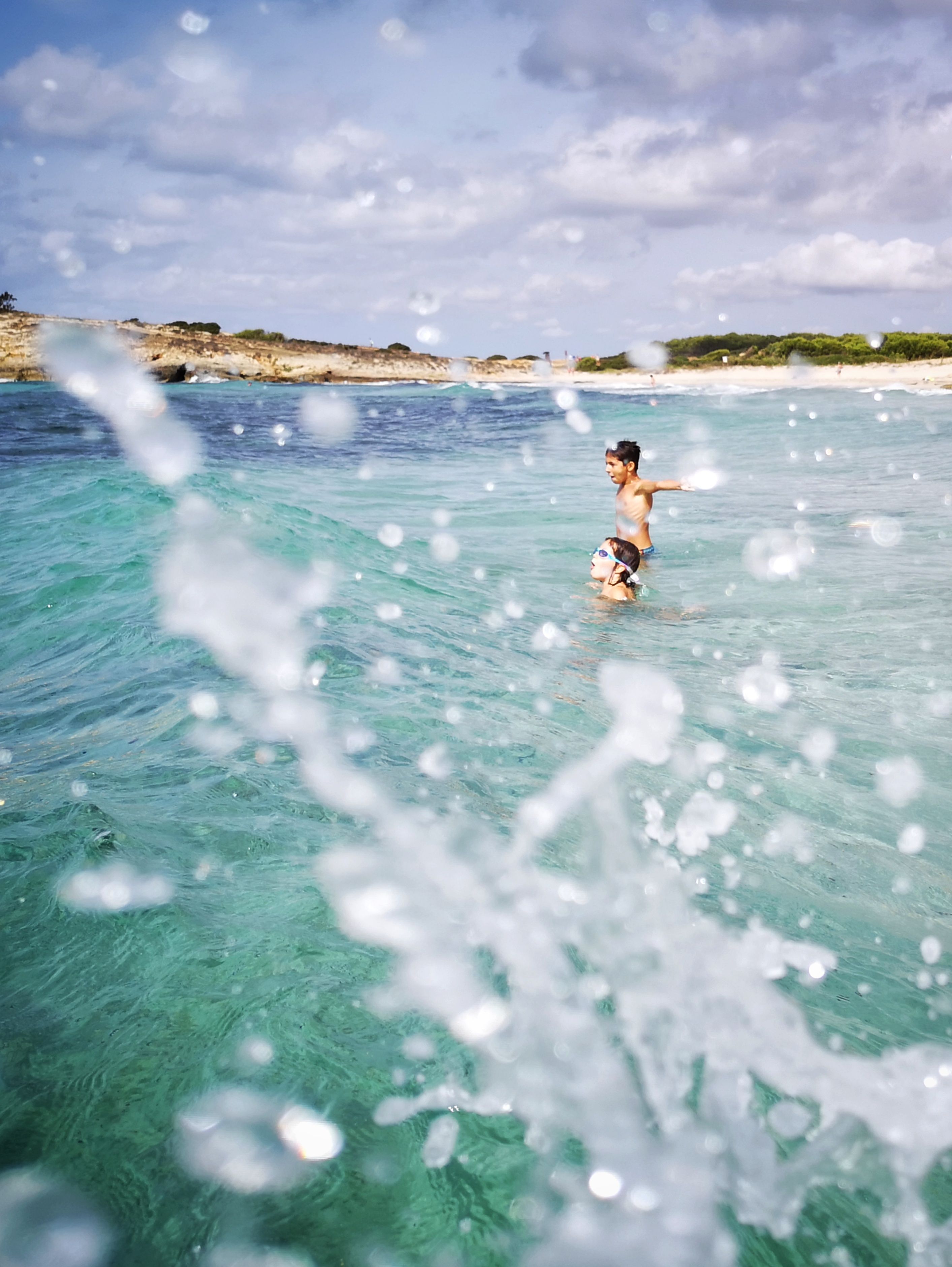 9è Premi WEB. Gaudint de les onades. Cala Talis, Menorca. FOTO:  Josep Gornés