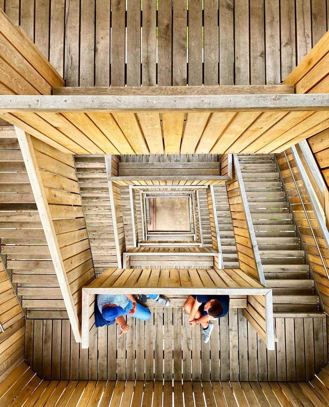 3r Premi Instagram. Stairs and a relaxed talk. FOTO: @slopex