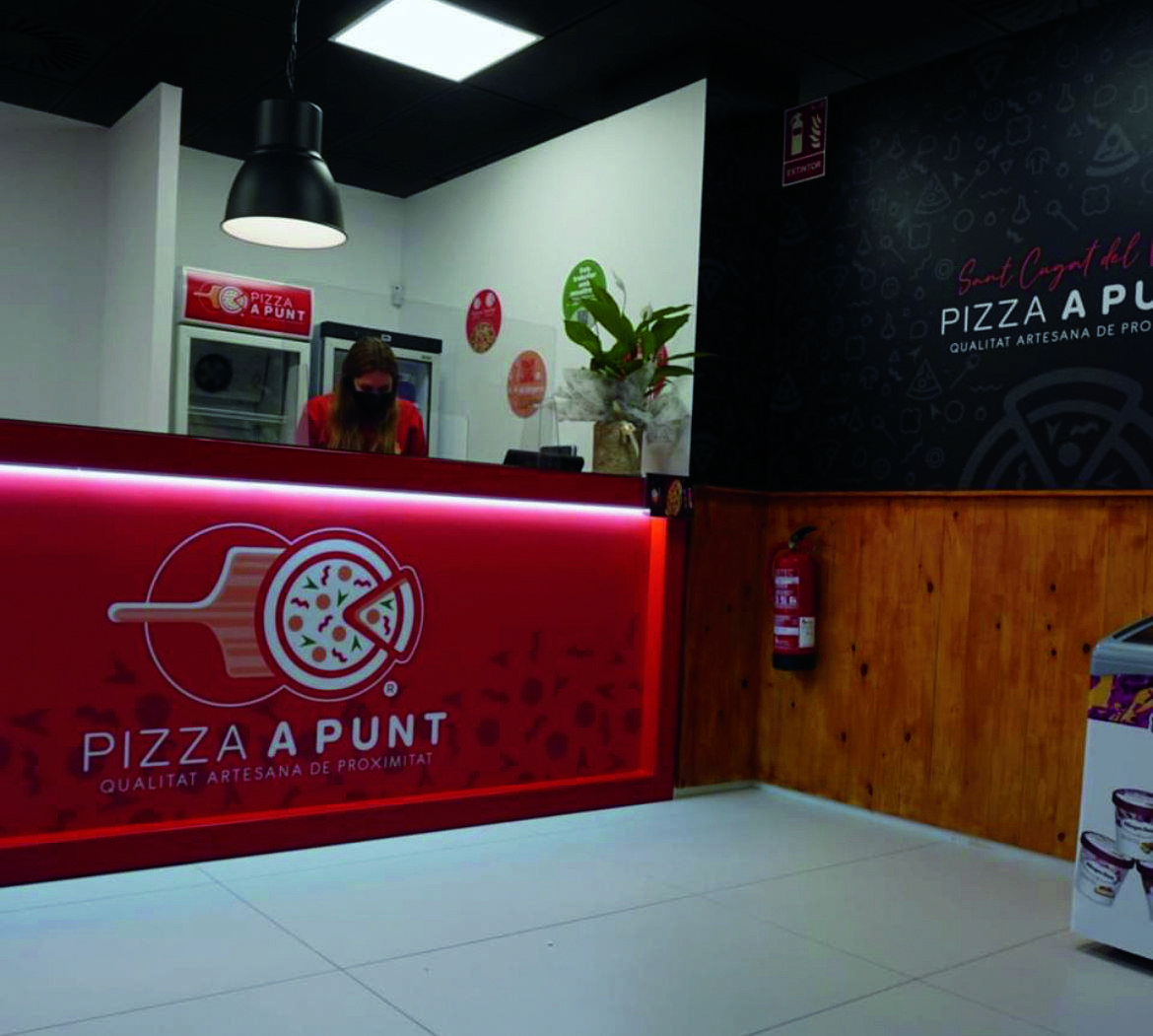 L'interior de la pizzeria de Sant Cugat, 'Pizza a Punt'. FOTO: Cedida