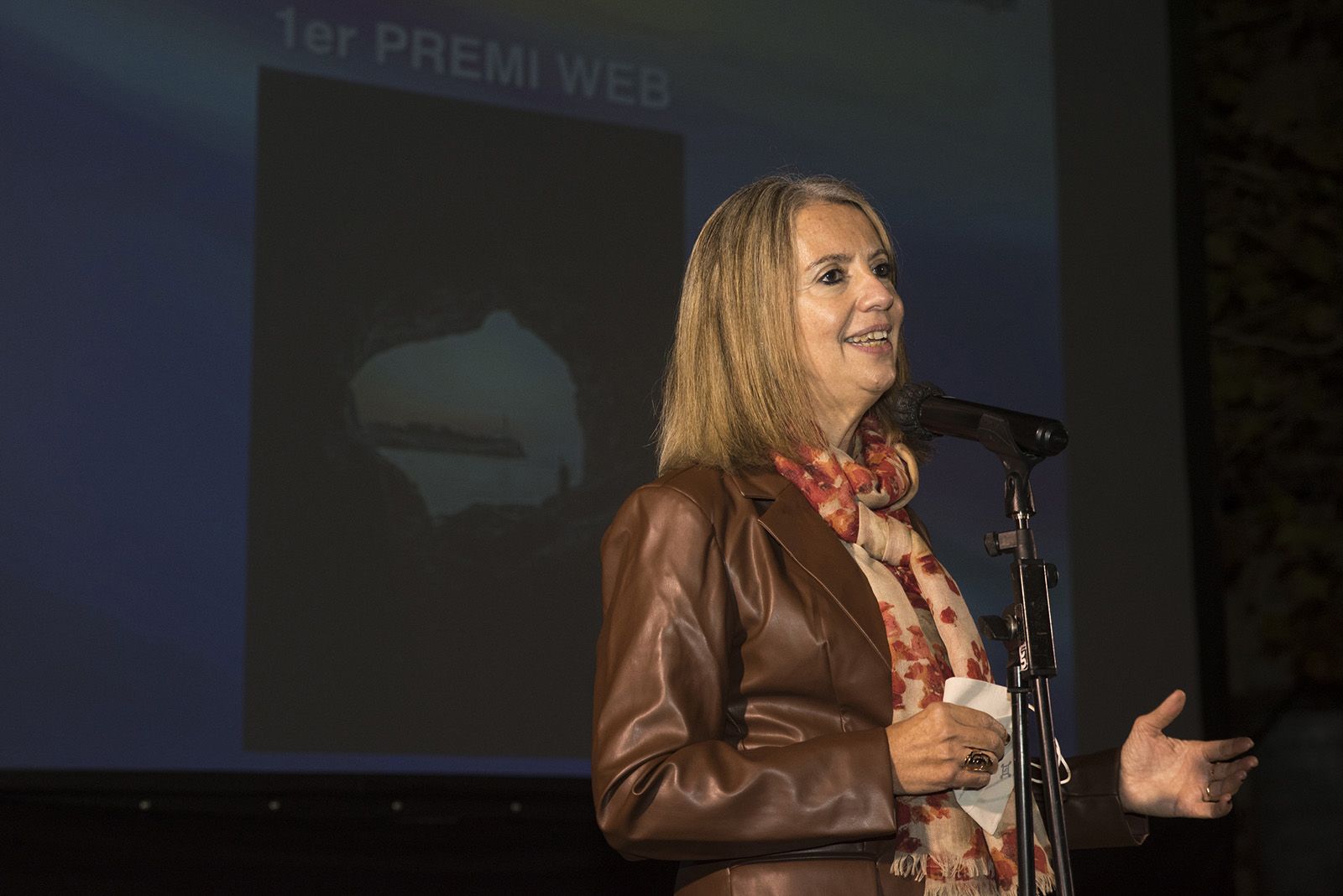 L'alcaldessa Mireia Ingla a l'entrega de premis del TOT Fotoportada 2021. Foto: Bernat Millet.