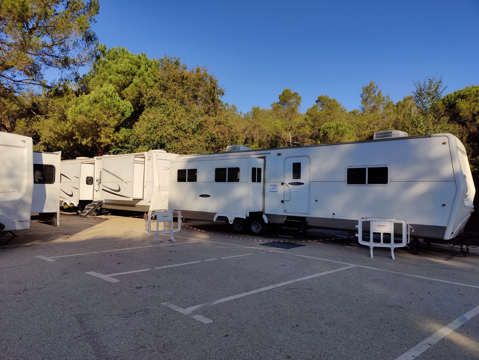 La infraestuctura per la pel·lícula, a l'aparcament de La Floresta FOTO: Bernat Millet