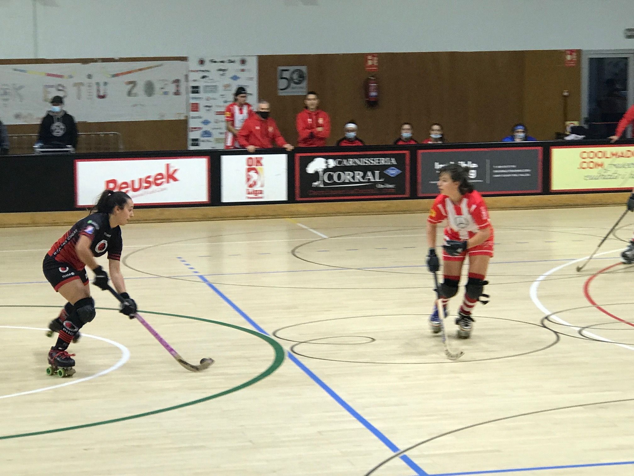 Laia Paredes, del PHC Sant Cugat, en una acció d'atac de les santcugatenques en la victòria davant el Girona CH. FOTO: Nielo Ballart