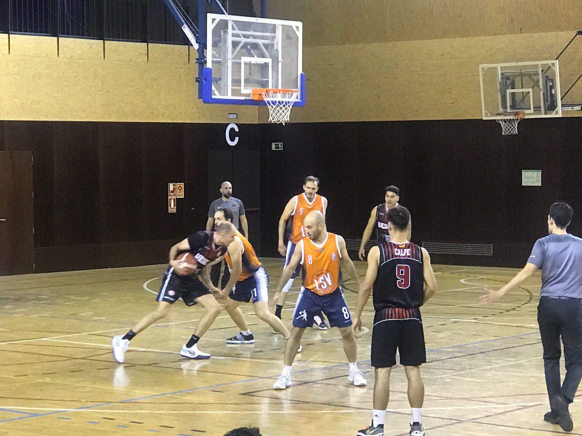 Dani Busto, de la UESC, en la victòria local davant de la UE Horta. FOTO: Nielo Ballart