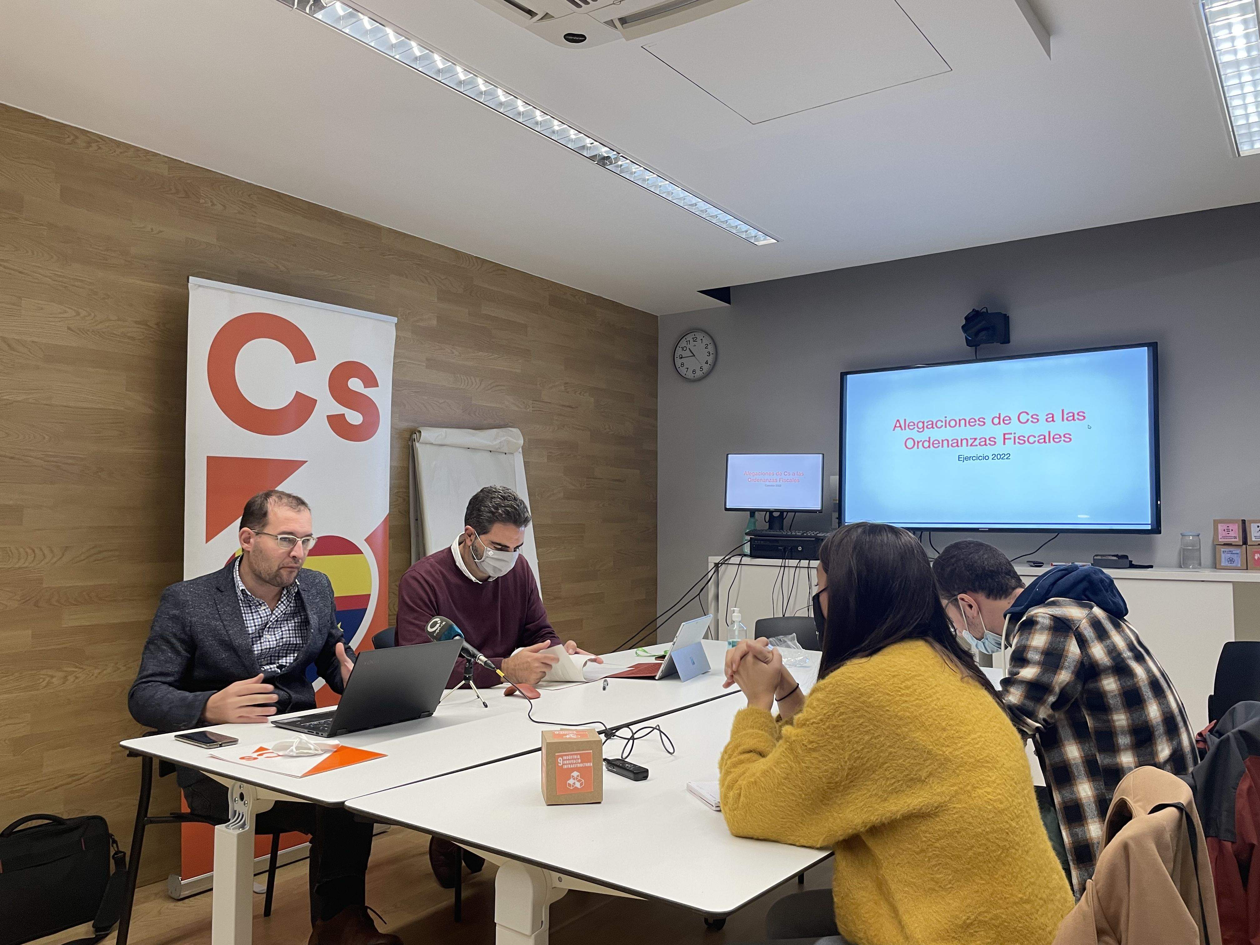 Roda de premsa de Ciutadans per explicar les al·legacions a les ordenances fiscals FOTO: Ciutadans