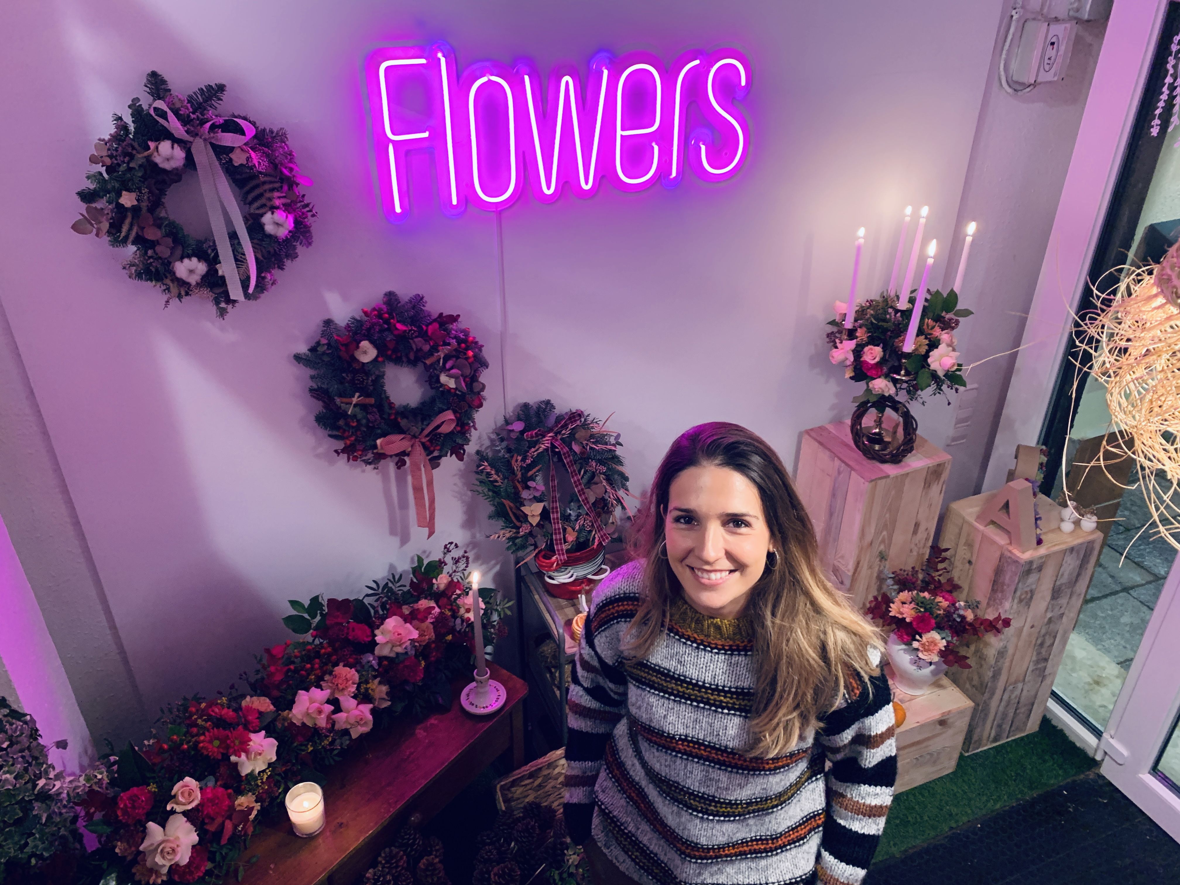 Lourdes Homs a l'interior del taller Flowermade del carrer Sant Jordi de Sant Cugat