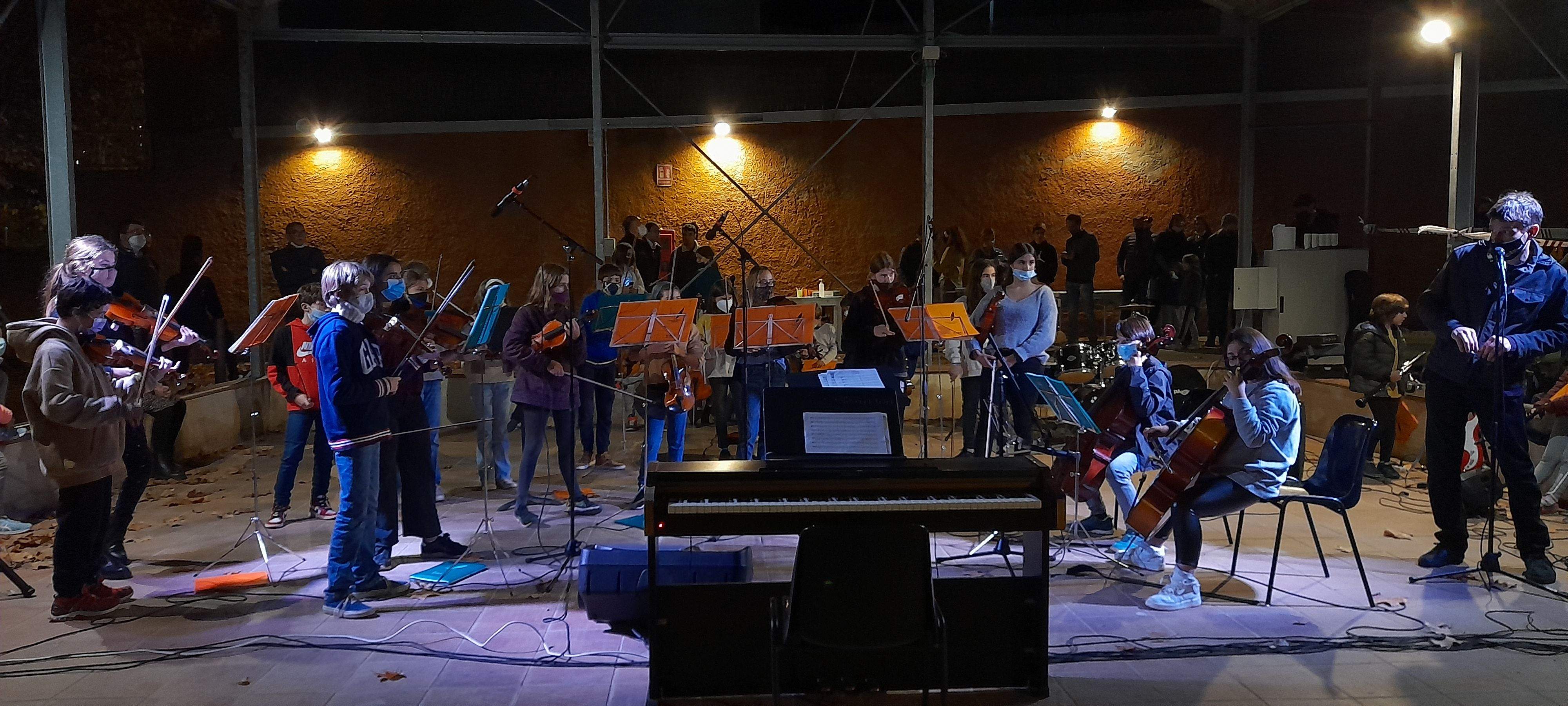 L'Escola de Música de Valldoreix ha llegit el manifest durant el concert. FOTO: Cristina Cabasés