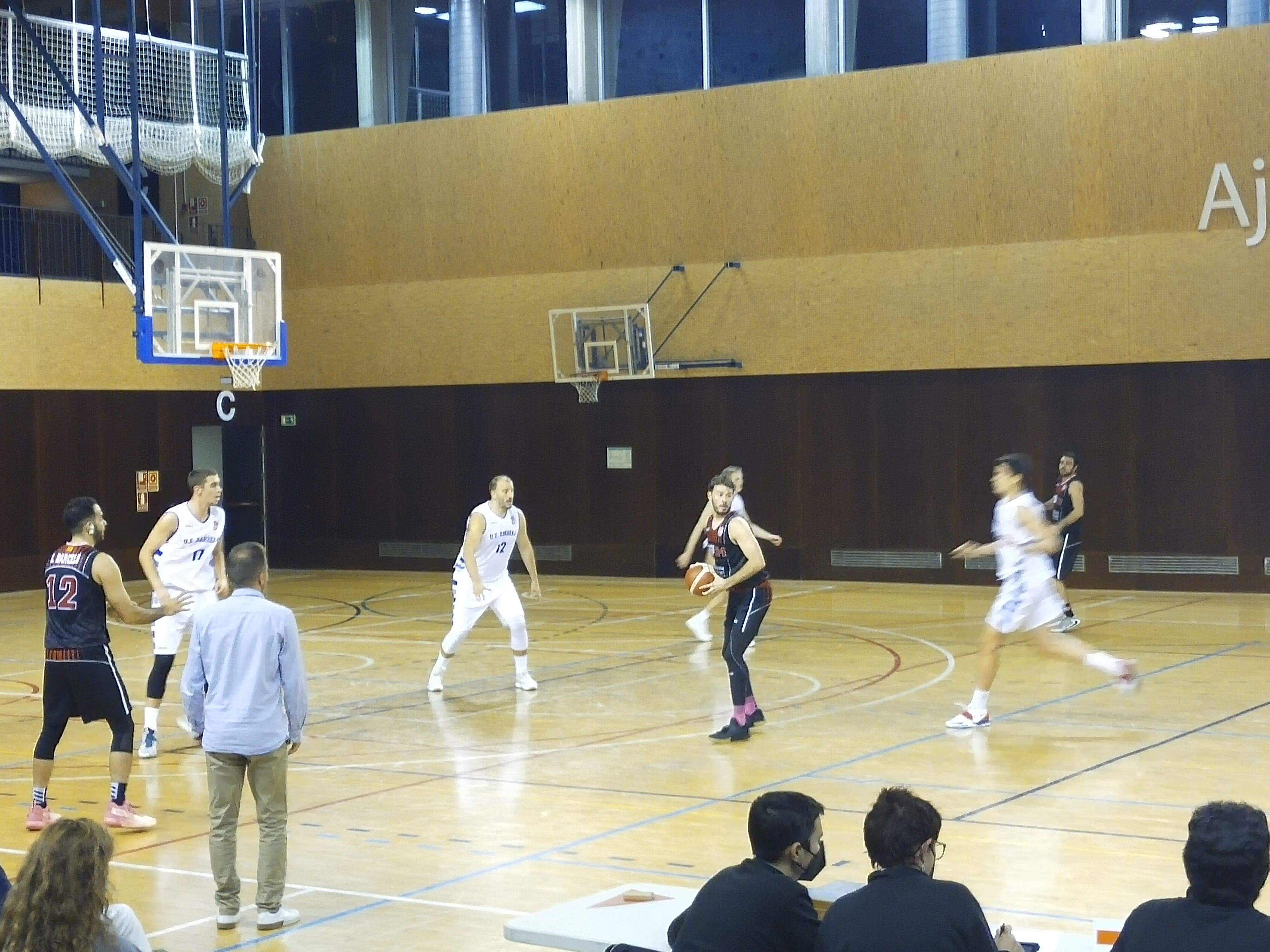 Patrick Reyes, capità de la UESC, en la victòria dels santcugatencs vers la UE Barberà. FOTO: Nielo Ballart