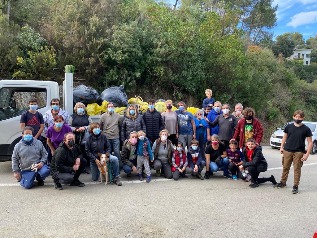 Jornada de recollida de deixalles dels veïns de Sol i Aire FOTO: Cedida