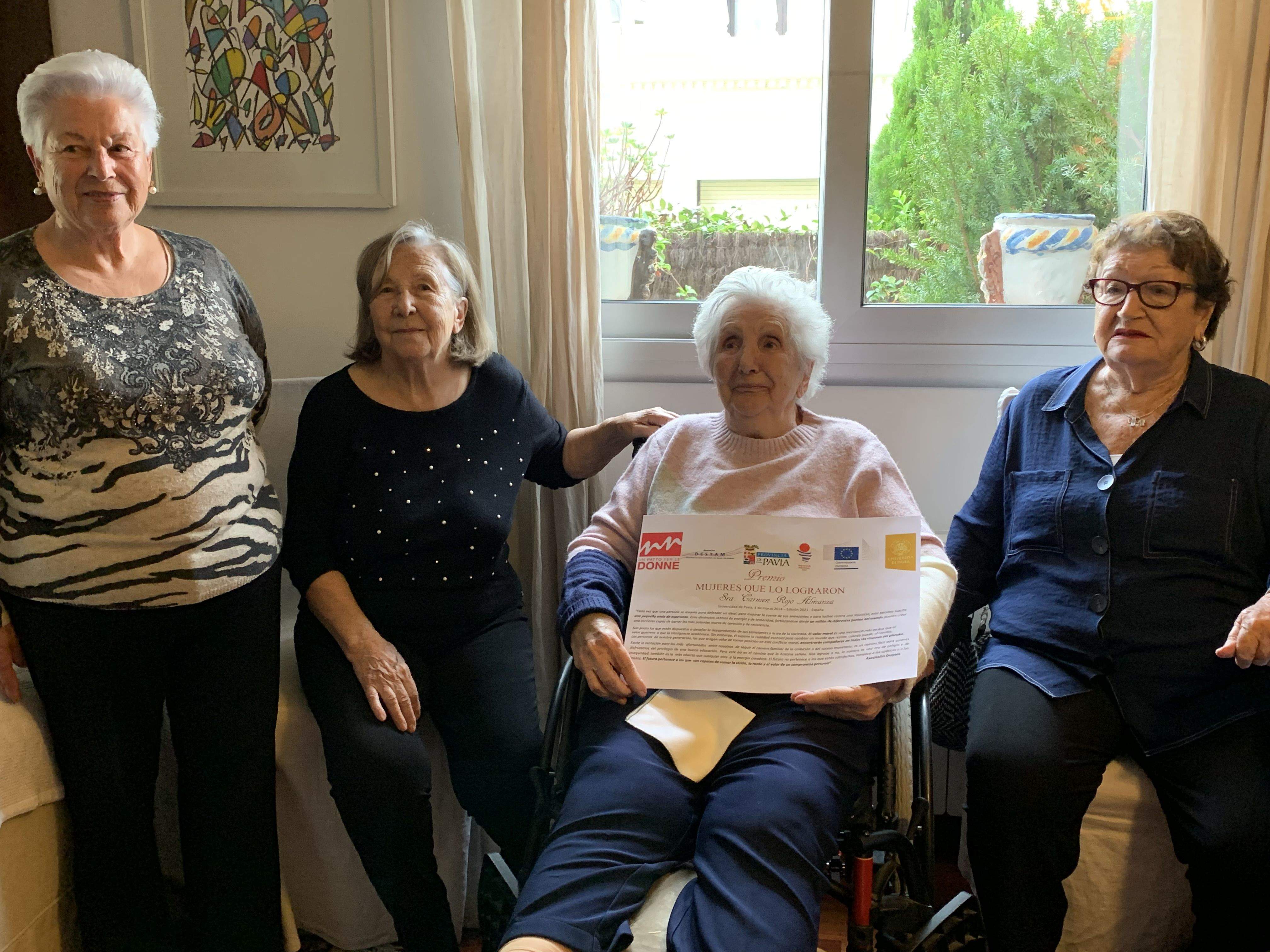 Carmen Rojo amb el reconeixement FOTO: Cedida 