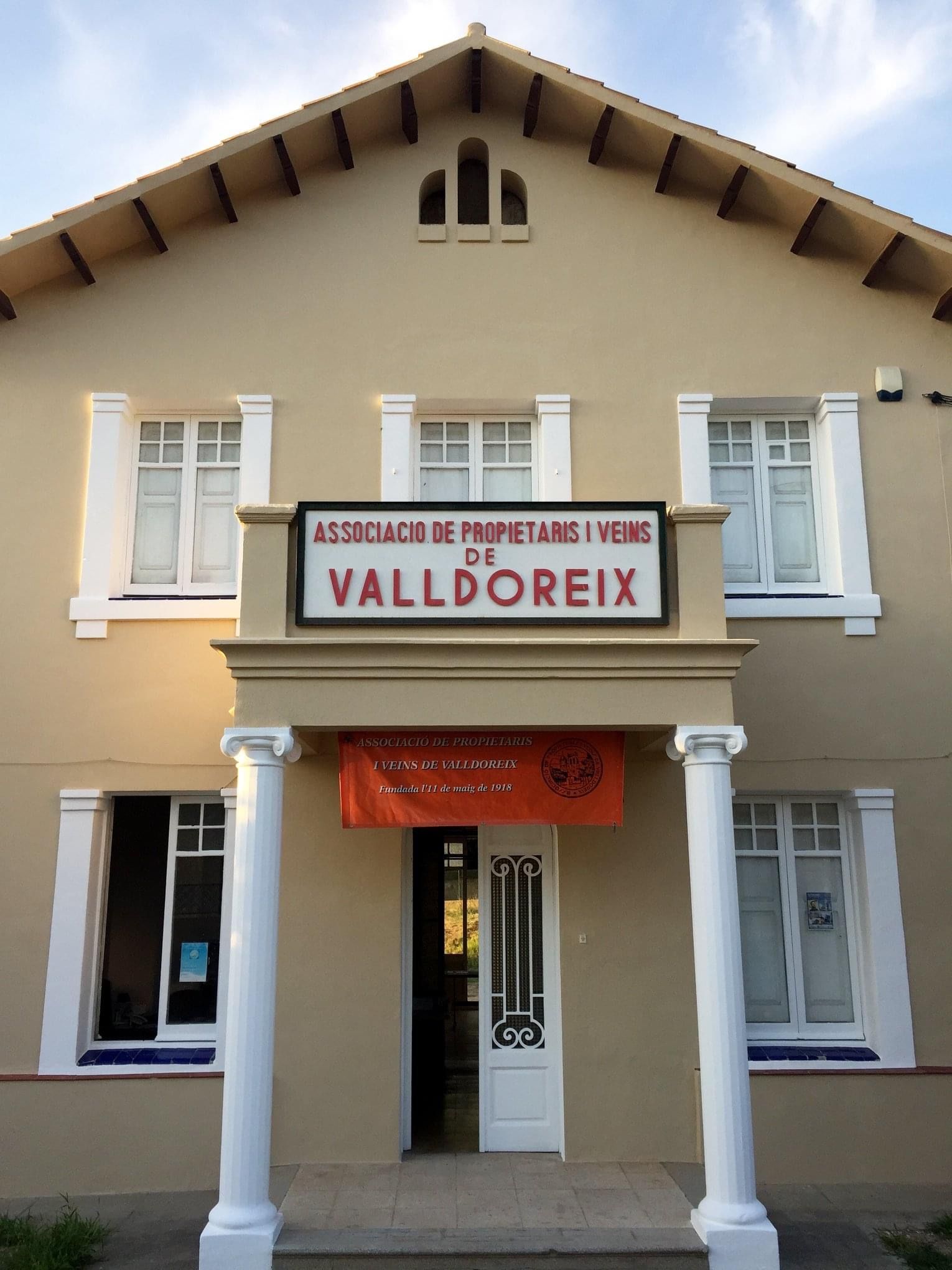 Associacio Propietaris i veïns Valldoreix APVV Façana