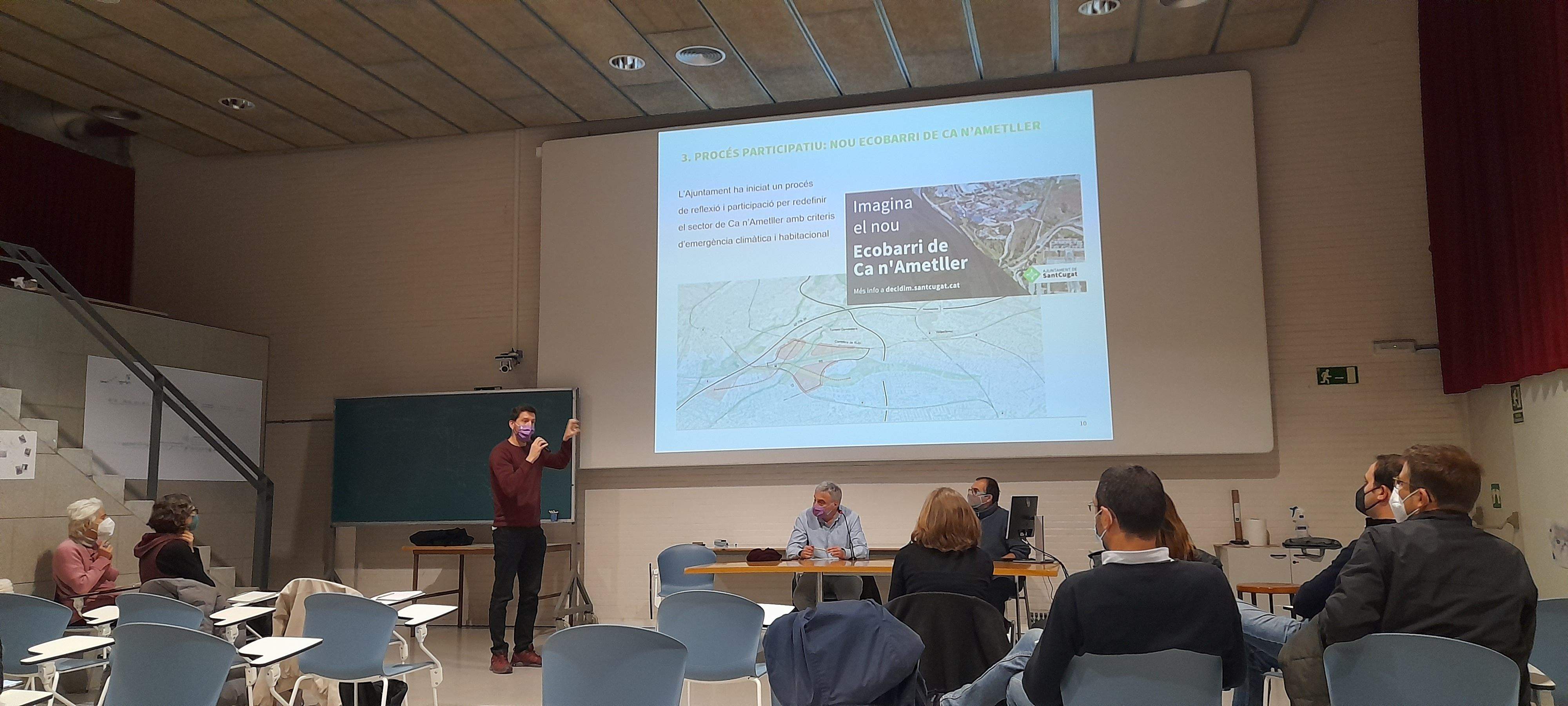 El Consell de Barri del Centre Oest ha tornat a la presencialitat després de la pandèmia a les aules de l'ETSAV. FOTO: Cristina Cabasés