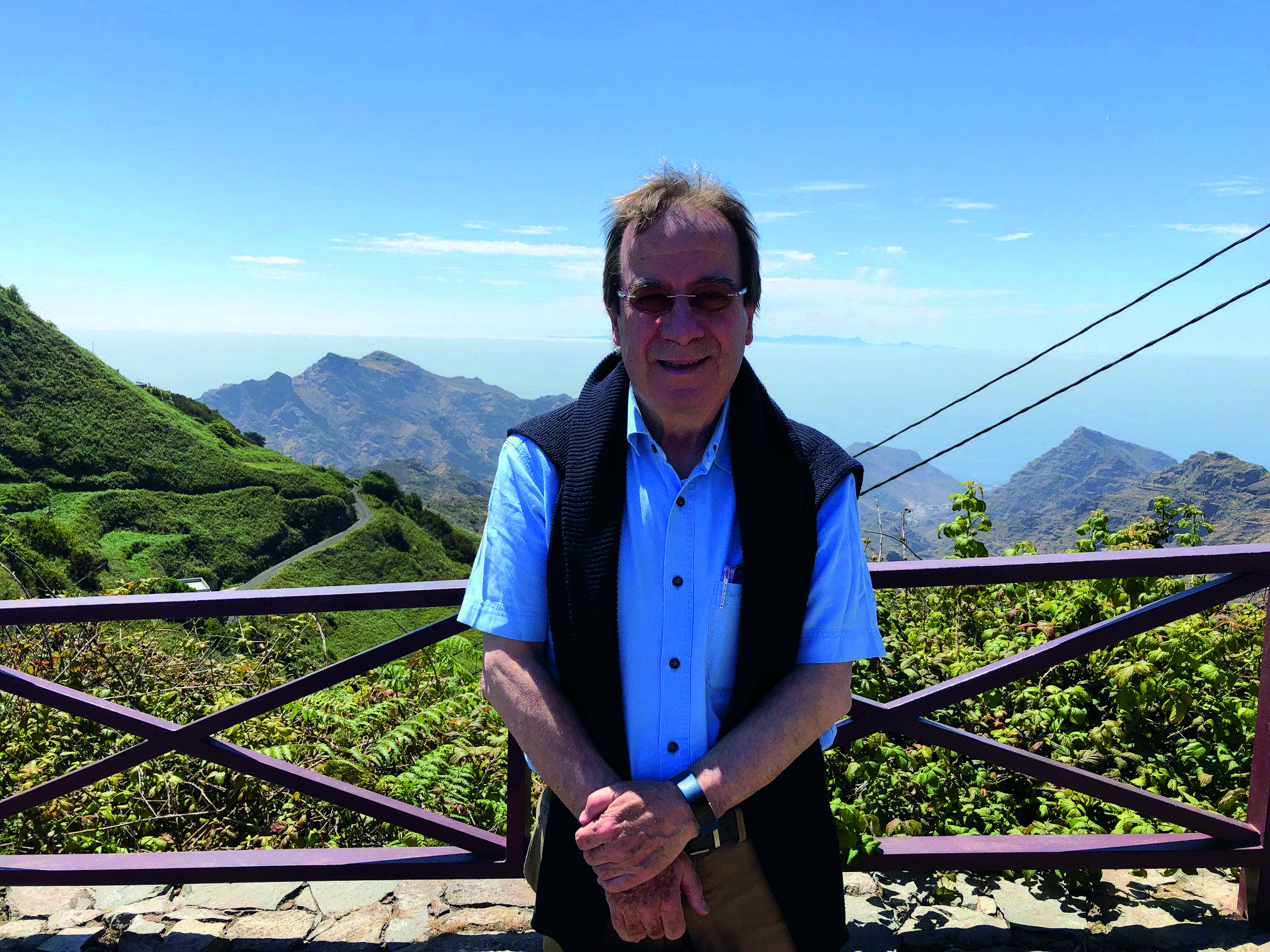 Ernesto Poveda ha rebut el el premi a Home amb valors ADE. FOTO: Cedida