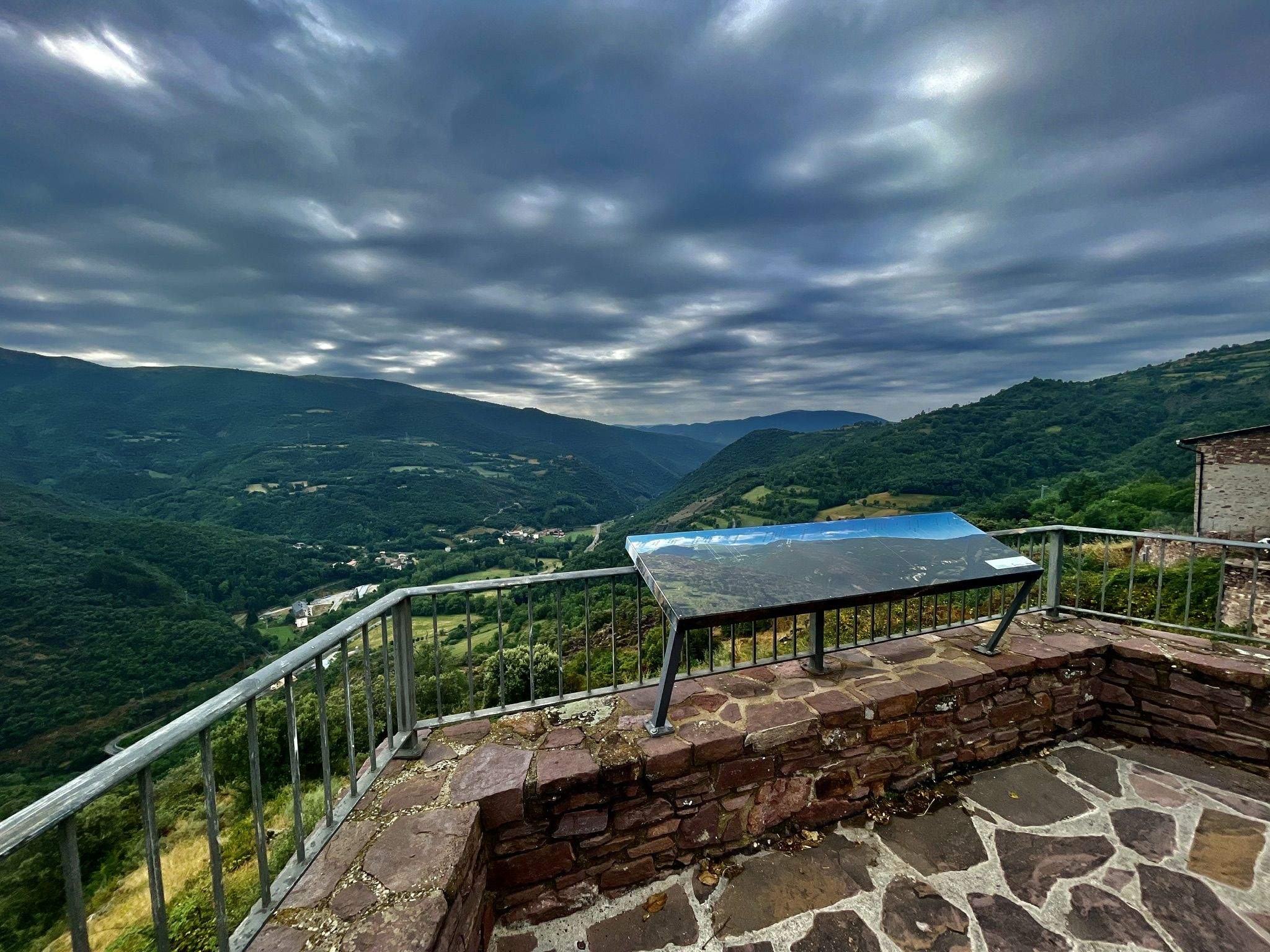 Big sky. Pallars Jussà - Hannah Margrett