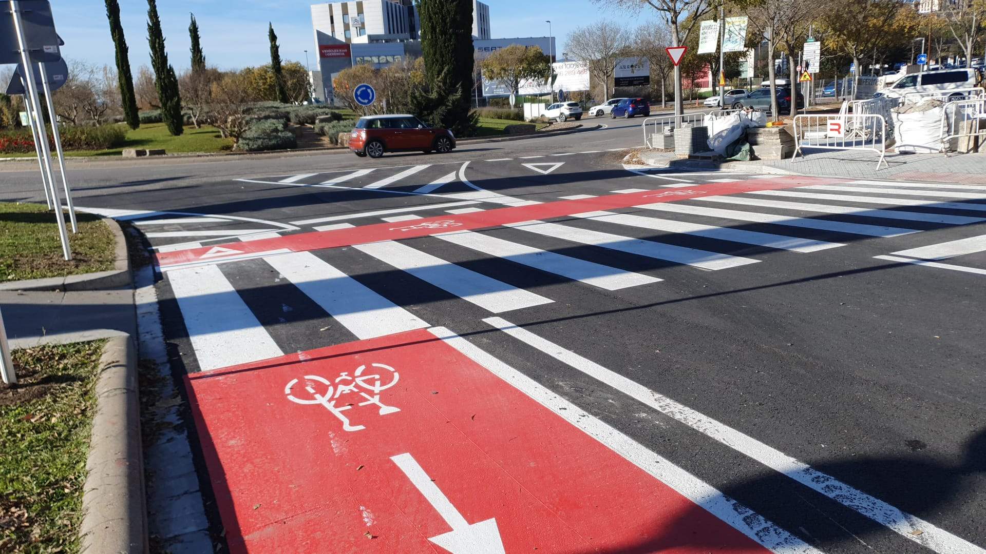 El carril bici de l'avinguda Rius i Taulet, a l'alçada de la plaça del Xic, ja és una realitat. FOTO: Ajuntament