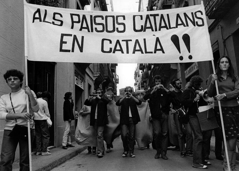 Pancarta a favor del català. FOTO: Cedida