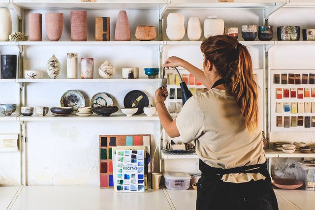 Espai de ceràmica a l'espai cultural dTerra a Sant Cugat. FOTO: Taller de l'espai cultural dTerra a Sant Cugat. FOTO: @lenkas_lens
