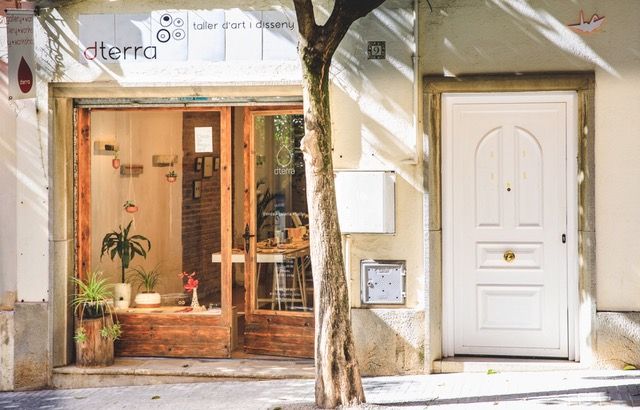 Façana de l'espai cultural dTerra a Sant Cugat. FOTO: @lenkas_lens