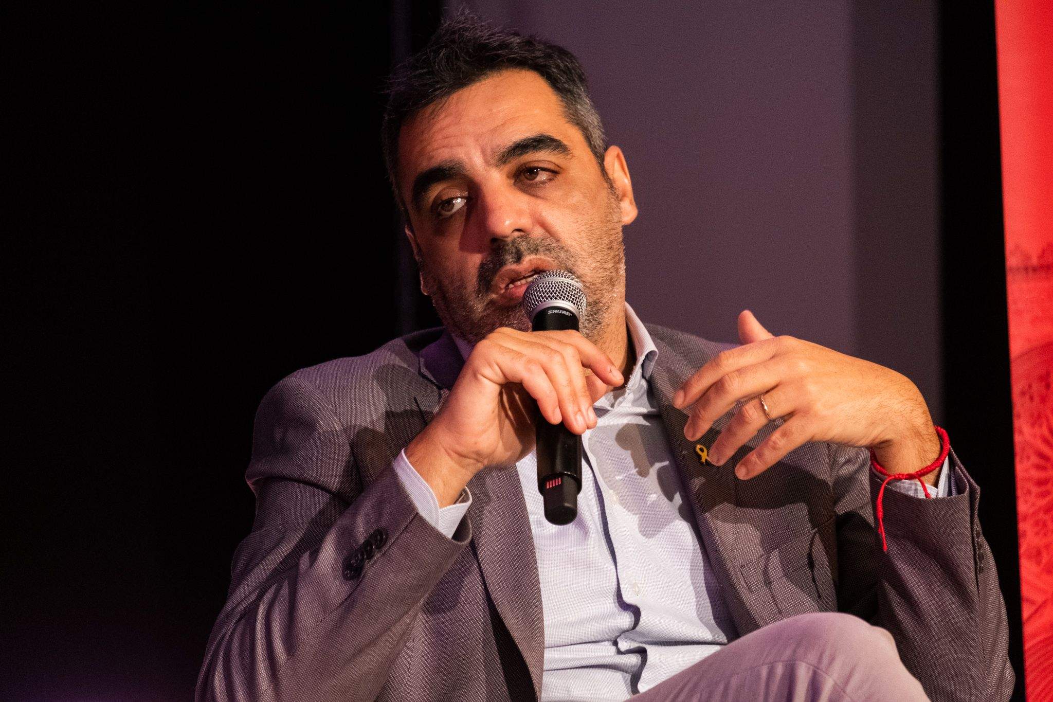 Jofre Llombart parla del seu nou llibre. FOTO: Ale Gómez