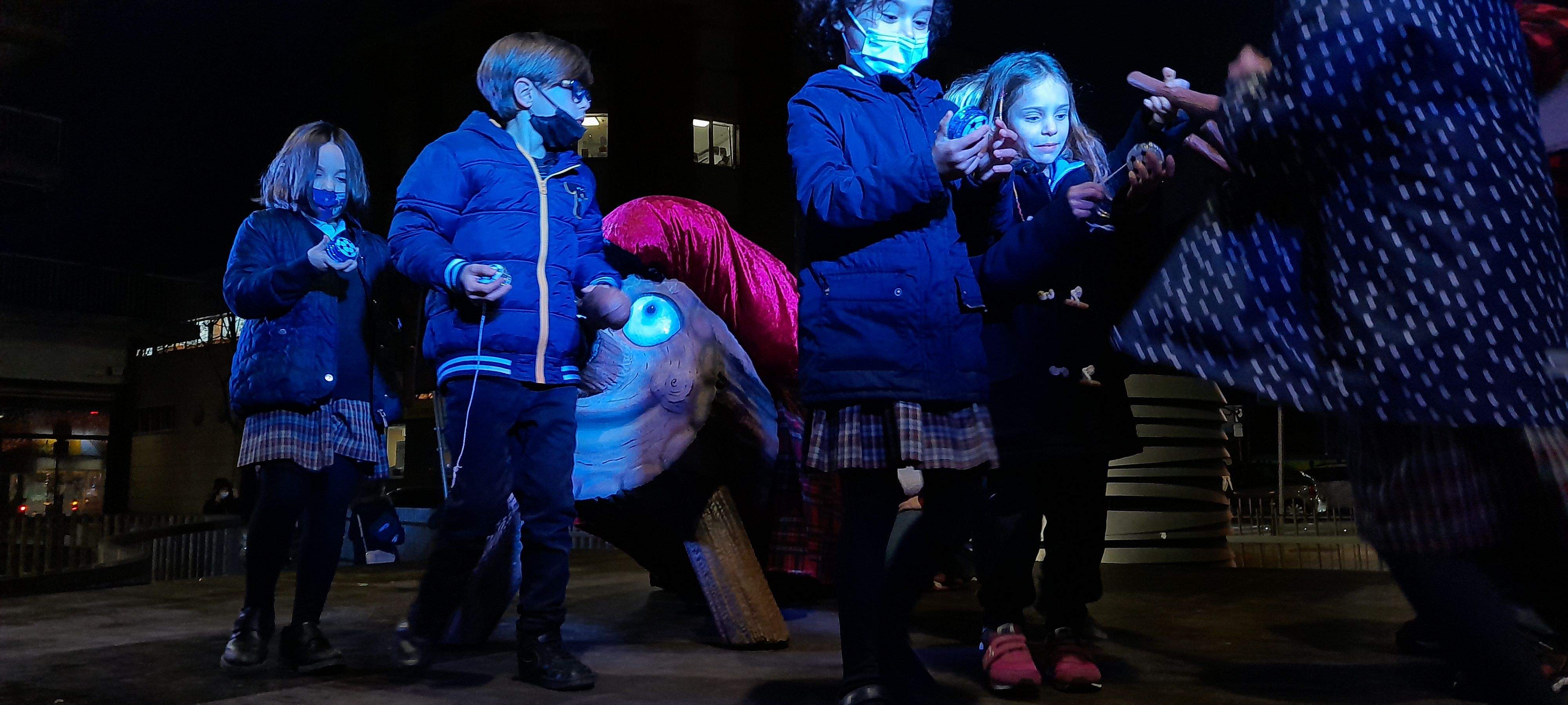 La plaça de Can Quitèria fa cagar el seu tió. FOTO: Cristina Cabasés