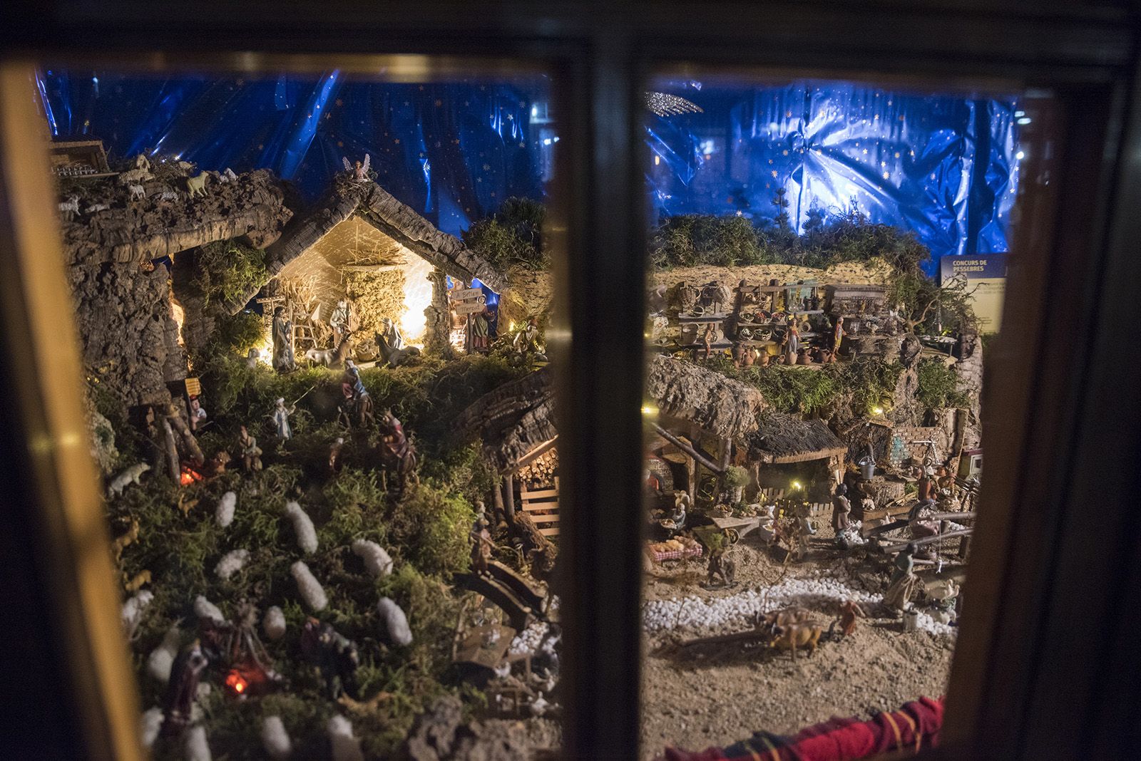 Pessebre al carrer de la Creu de Sant Cugat. FOTO: Bernat Millet.