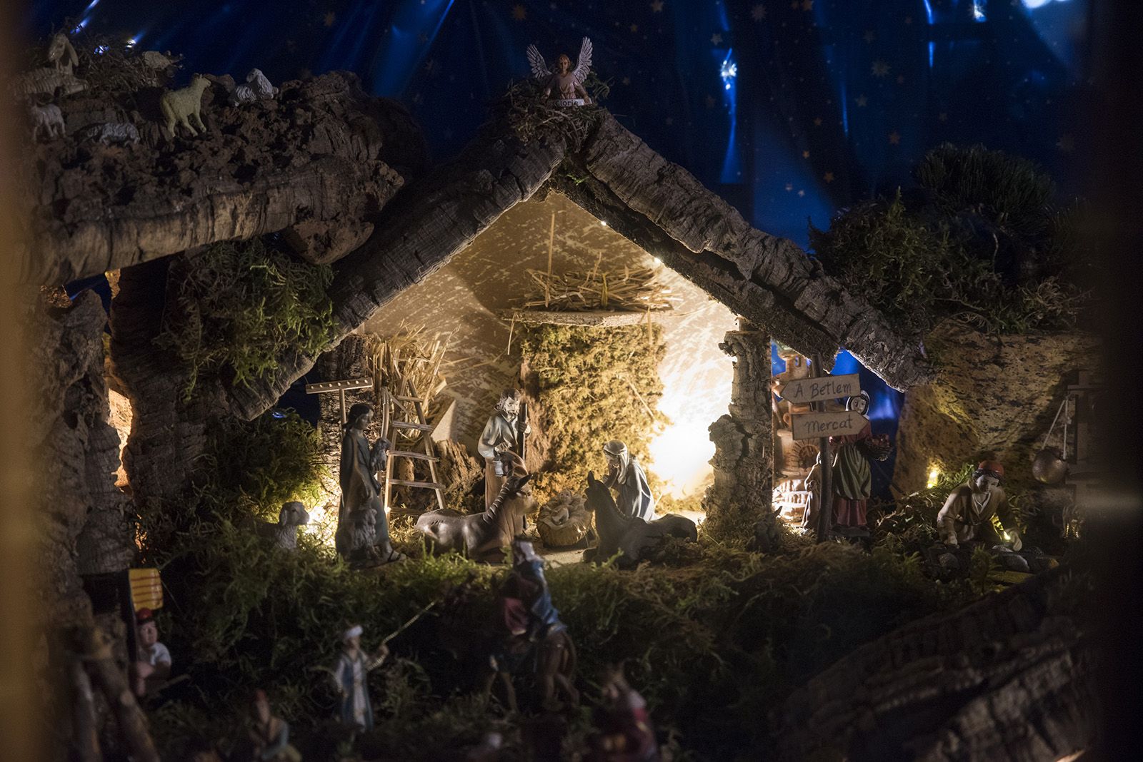 Pessebre al carrer de la Creu de Sant Cugat. FOTO: Bernat Millet.