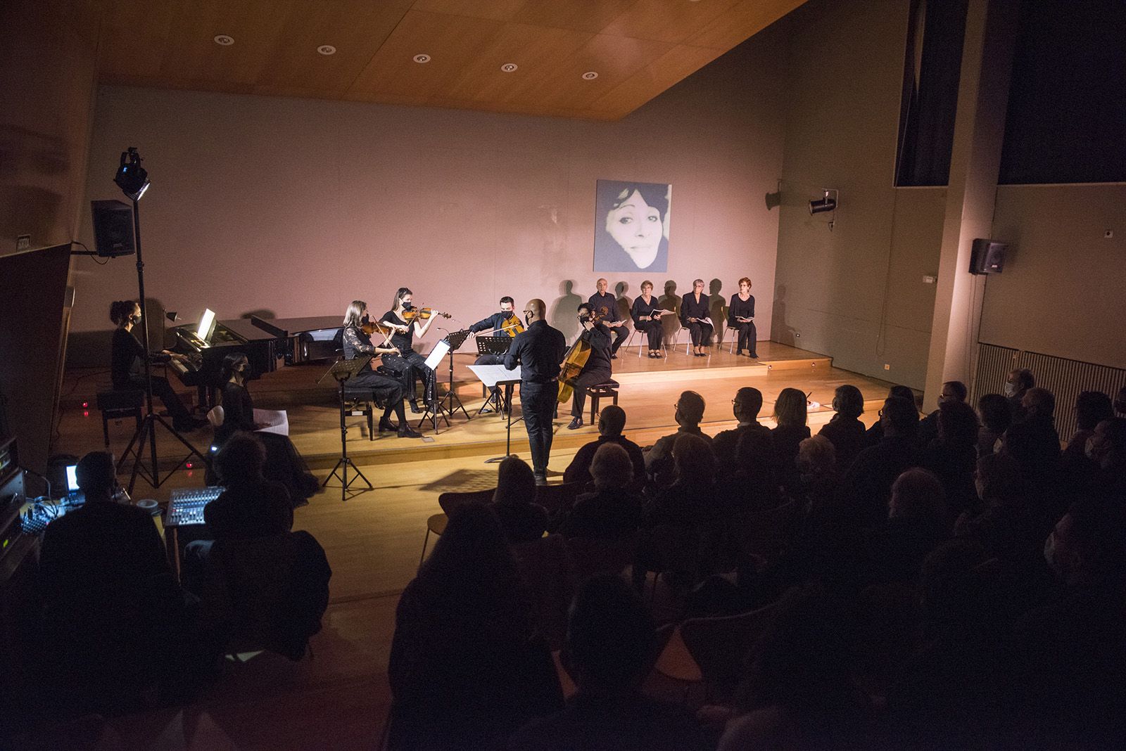 Per Nadal fem el poema de l'Assocaició Amics del Teatre  FOTO: Bernat Millet 
