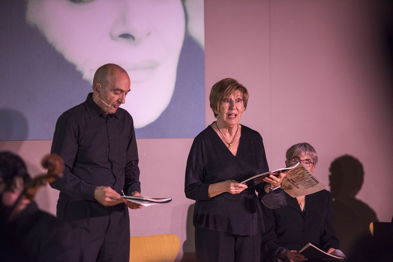Per Nadal fem el poema de l'Assocaició Amics del Teatre  FOTO: Bernat Millet 