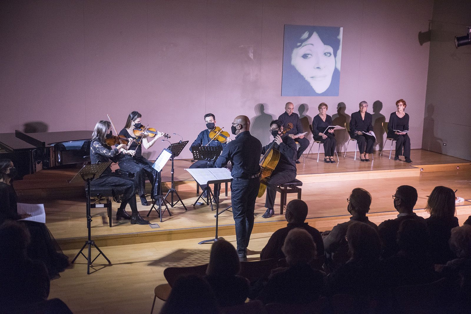 Per Nadal fem el poema de l'Assocaició Amics del Teatre  FOTO: Bernat Millet 