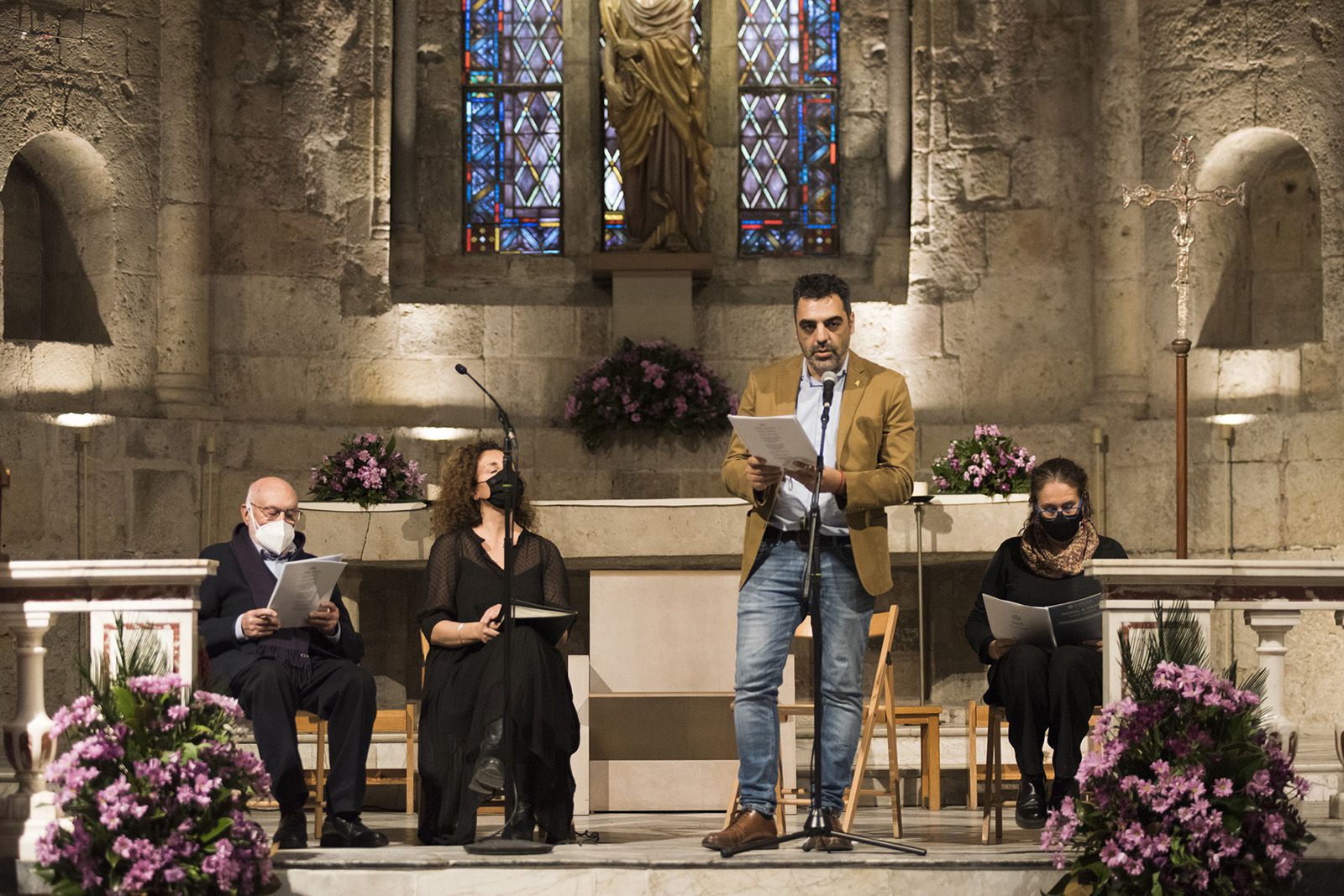 Nadal a Casa a l'esglesia monestir organitzat per Òmnium Sant Cugat, un recull de poesia nadalenca i concert de nadales FOTO: Bernat Millet 