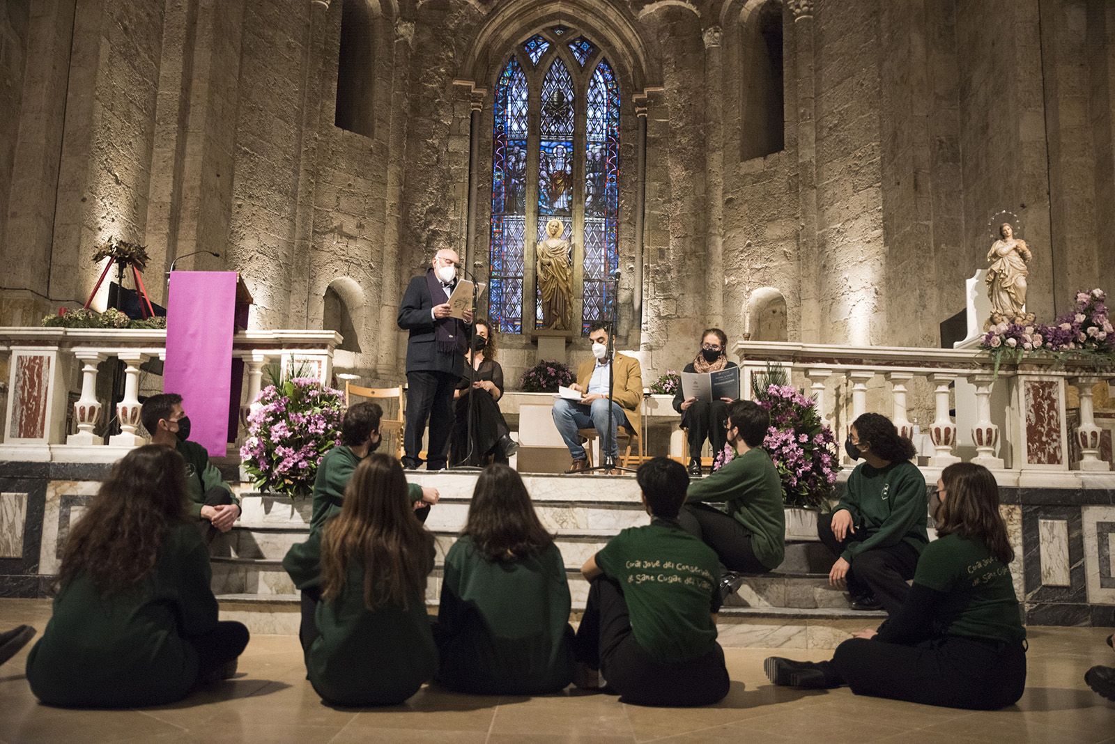 Nadal a Casa a l'esglesia monestir organitzat per Òmnium Sant Cugat, un recull de poesia nadalenca i concert de nadales FOTO: Bernat Millet 