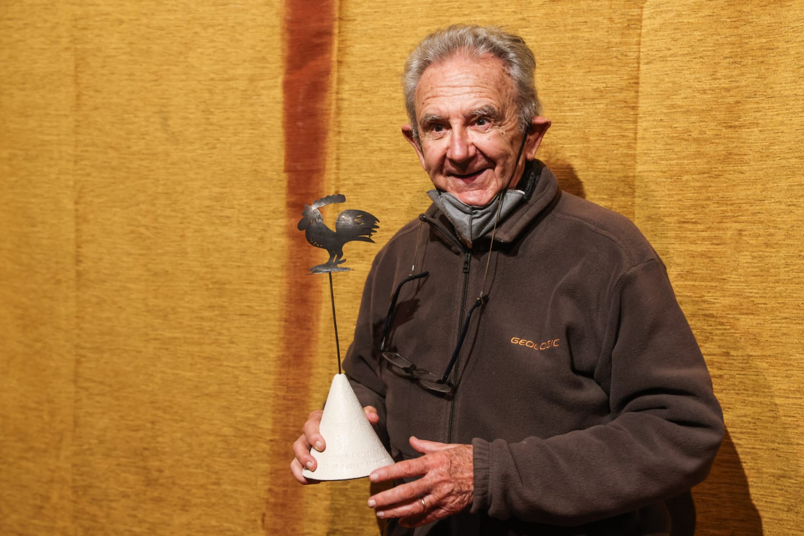 Jaumà amb el Gall d'Honor (2021): FOTO: LALI PUIG (Ajuntament)