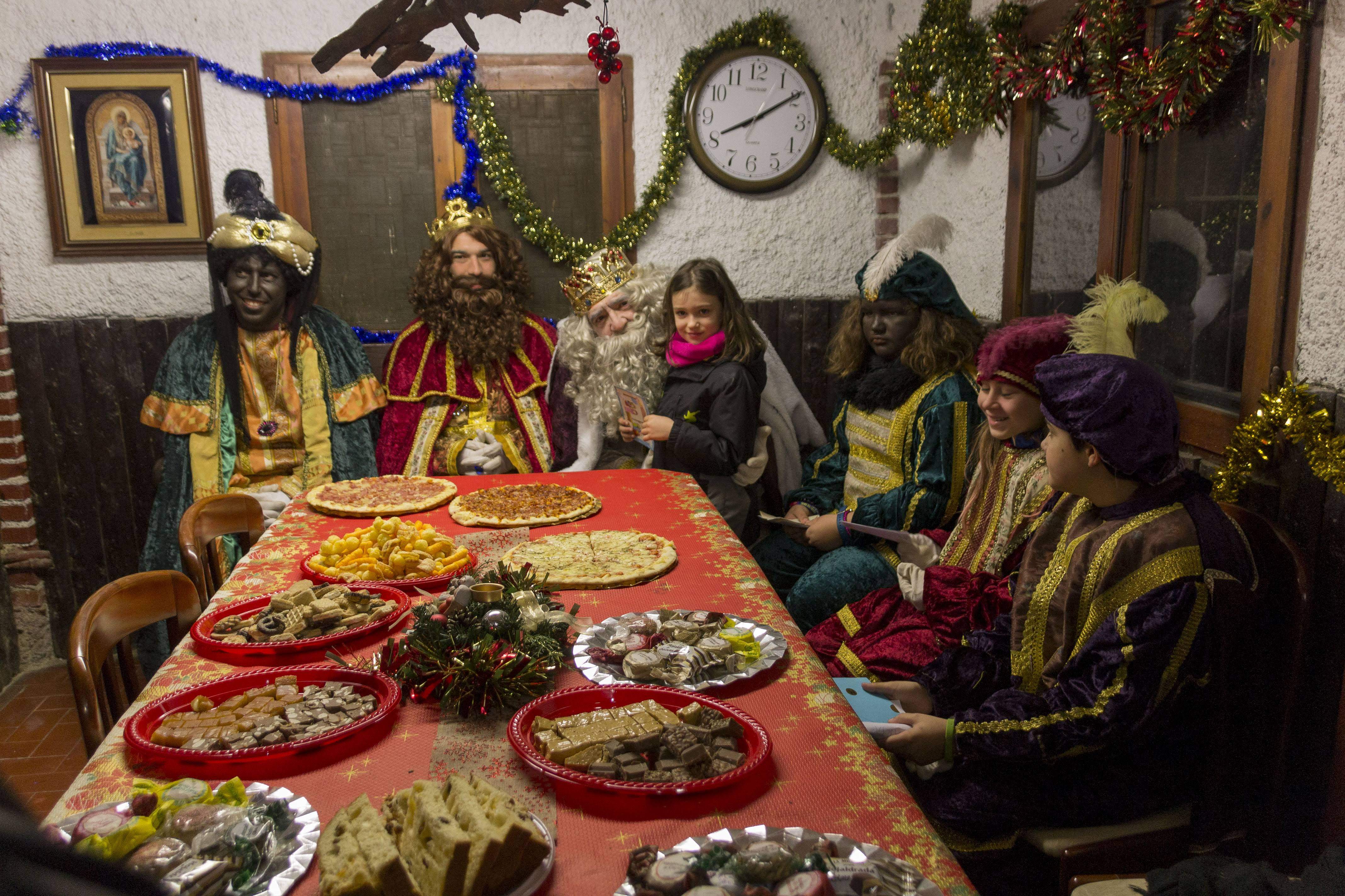 El Reis fan parada a cal avi a les Planes FOTO: Arxiu TOT