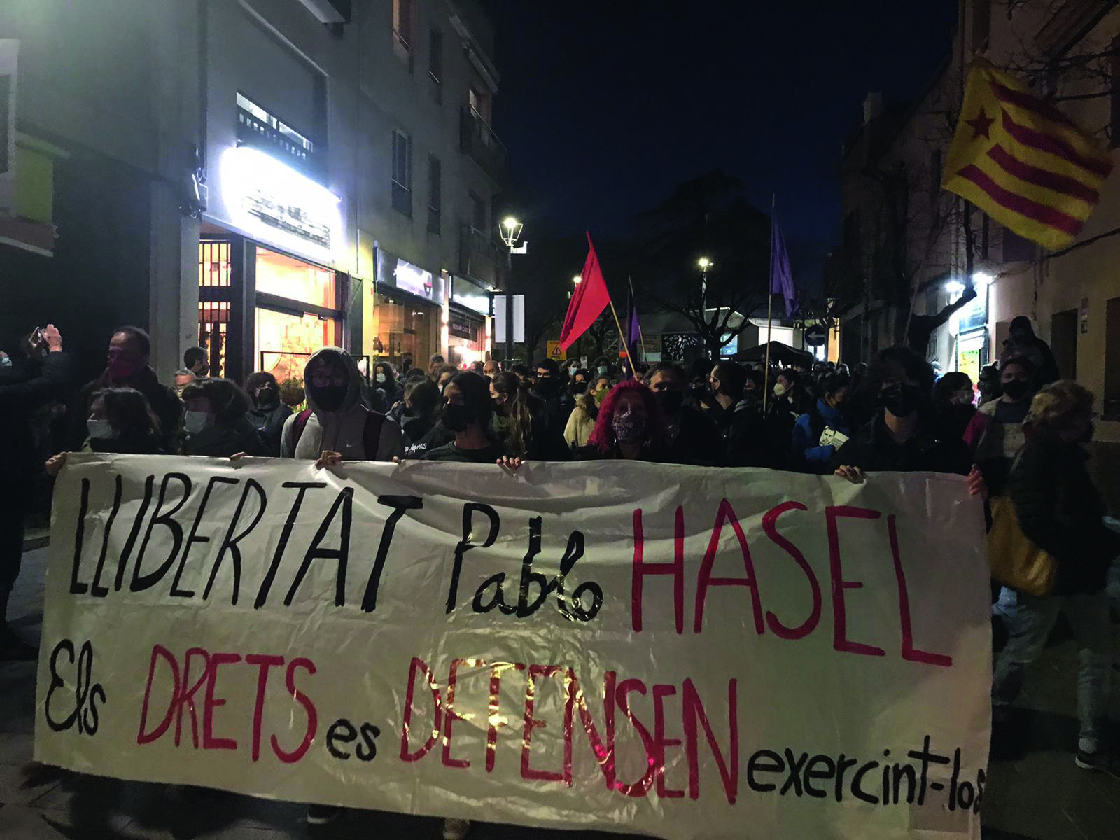 Centenars de persones es van manifestar contra l’empresonament de Pablo Hasel