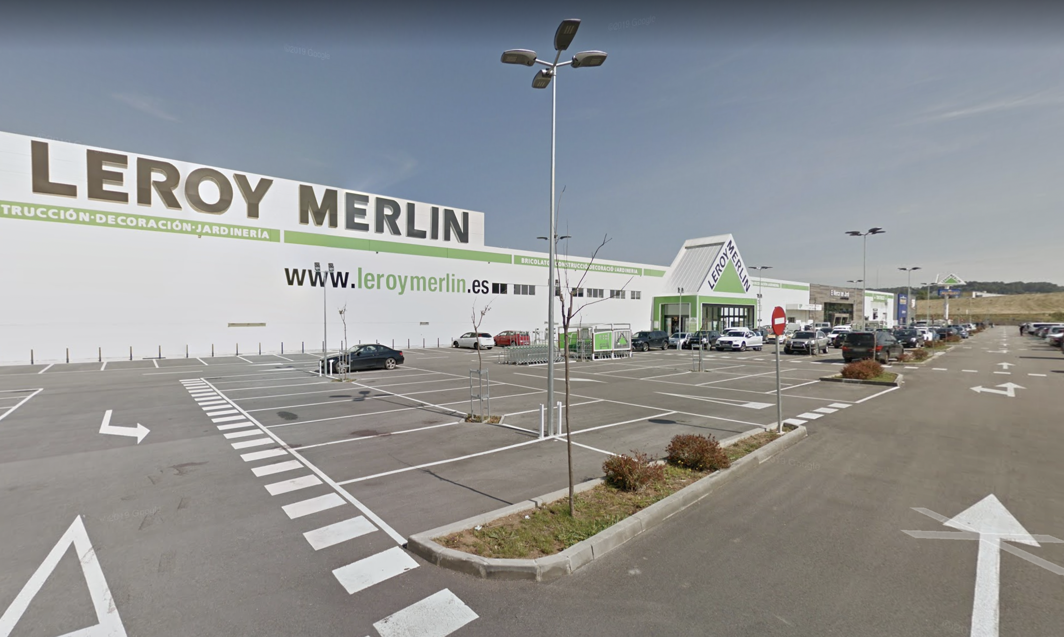 Aparcament del centre comercial Leroy Merlin. FOTO: Google Maps 