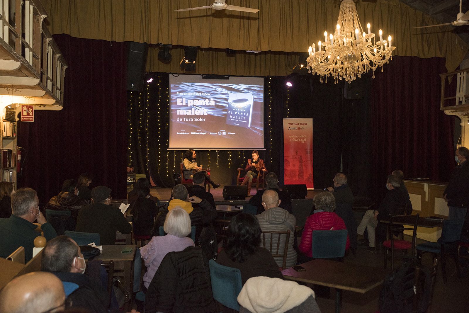 Presentació del llibre "El pantà maleït" i "Orillas del pantano" de Tura Soler. Foto: Bernat Millet.