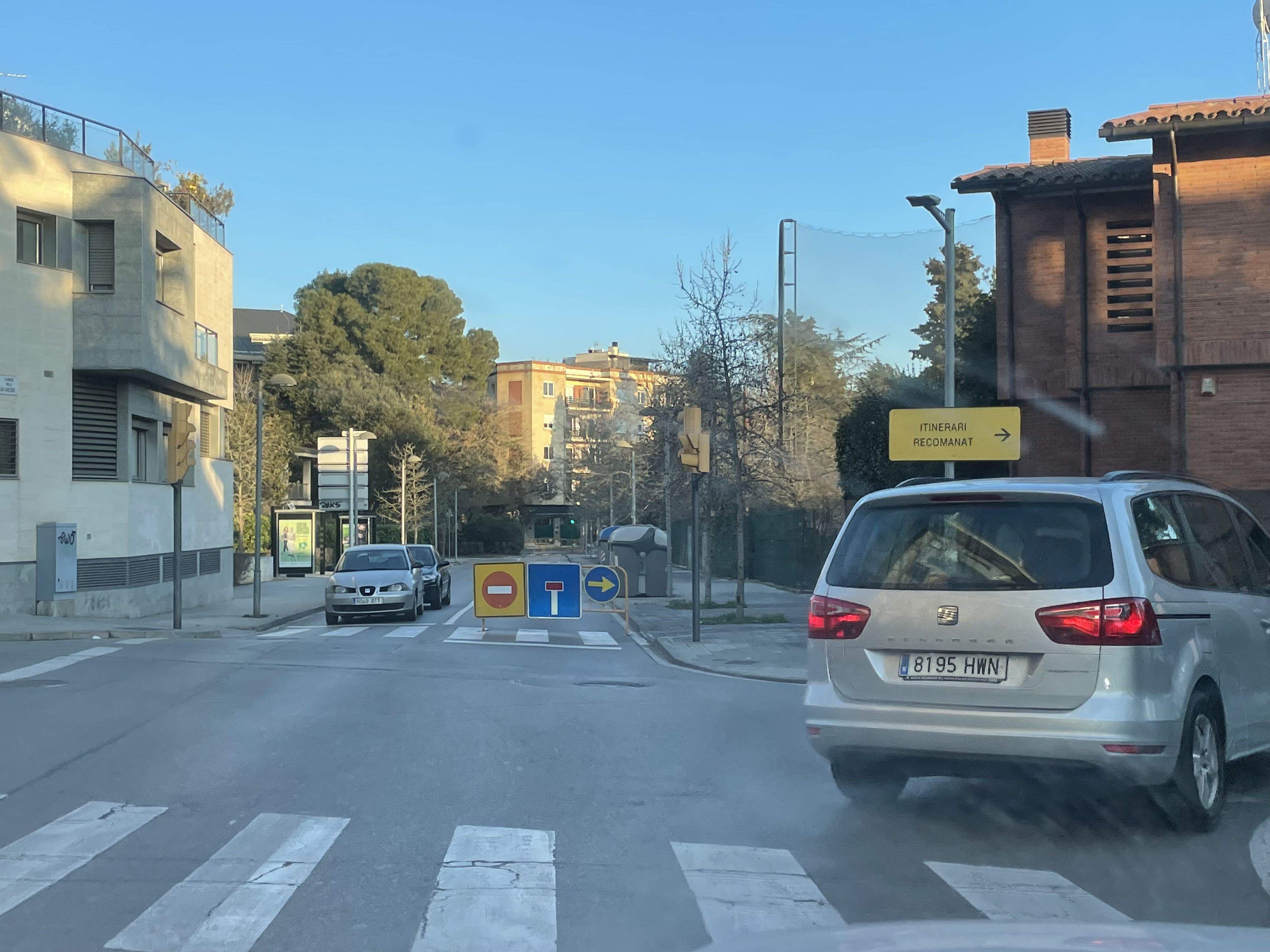 El carrer dels Safareigs, tallat des del carrer de Villà FOTO: TOT