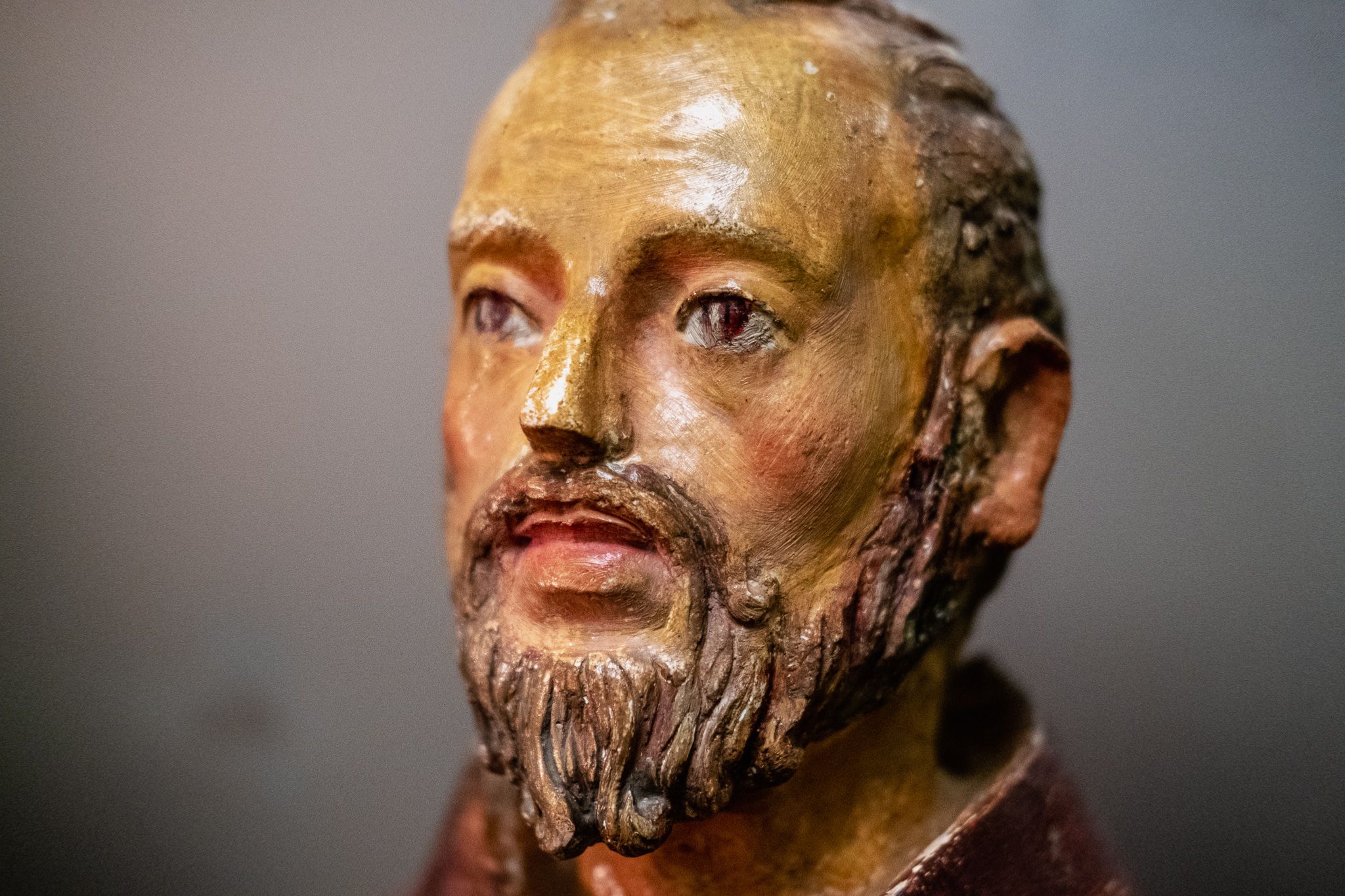 Detall de la figura restaurada de Sant Antoni. FOTO: Ale Gómez