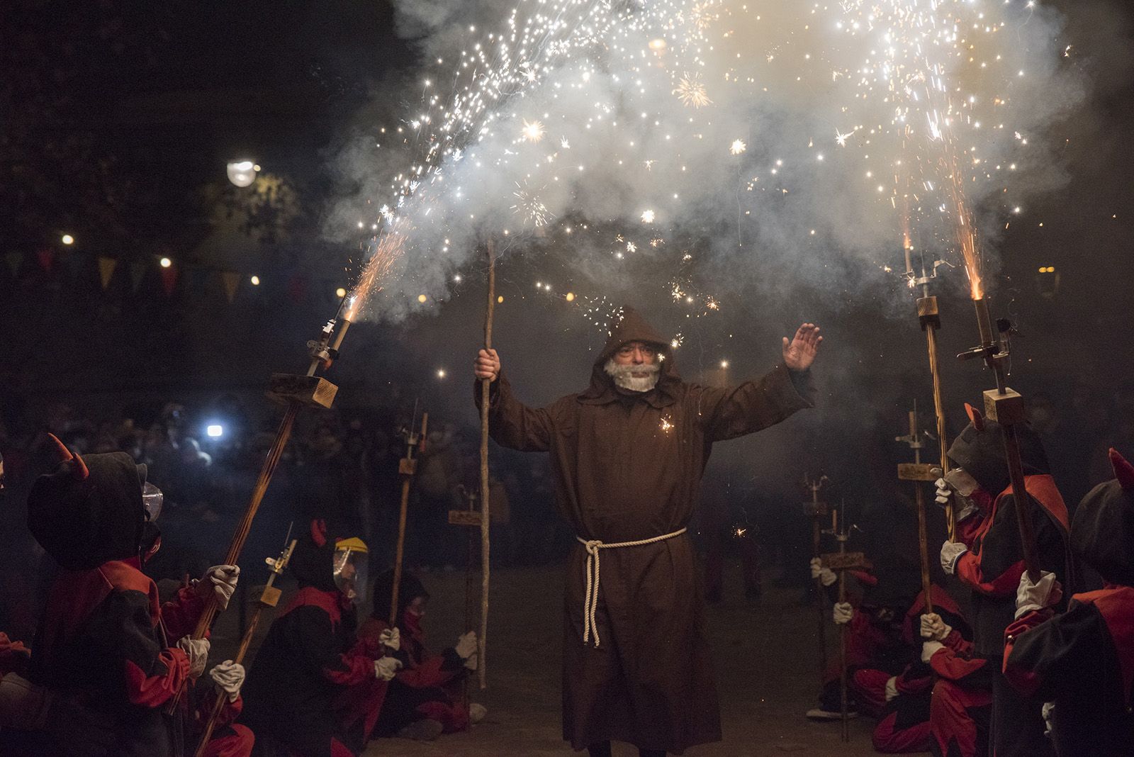 Encesa dels foguerons. Foto: Bernat Millet.