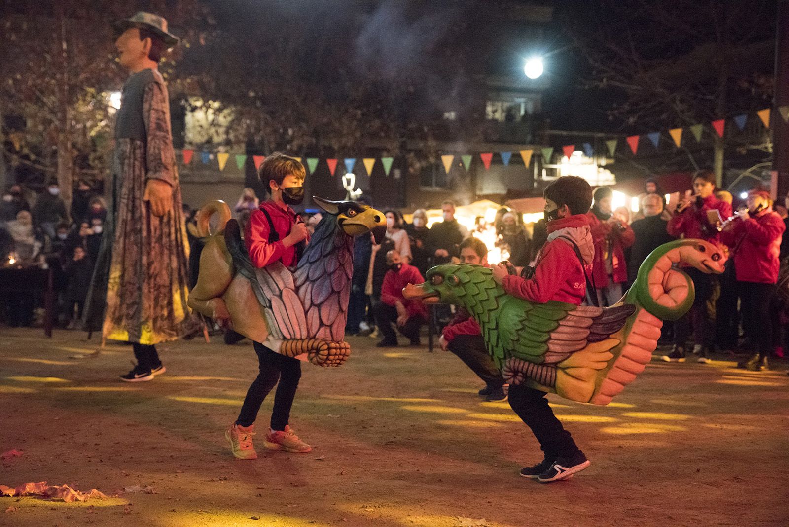 Actuació de les entitats de cultura popular i tradicional. Foto: Bernat Millet.