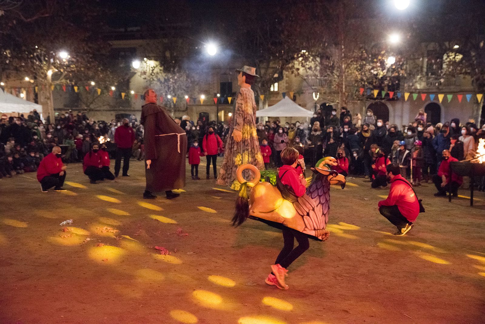 Actuació de les entitats de cultura popular i tradicional. Foto: Bernat Millet.