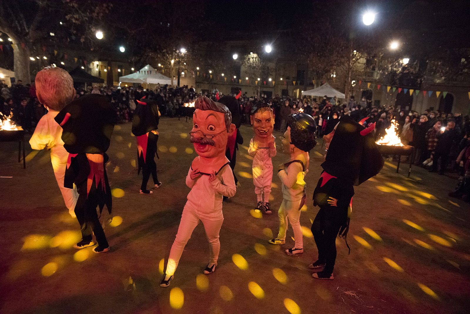 Actuació de les entitats de cultura popular i tradicional. Foto: Bernat Millet.