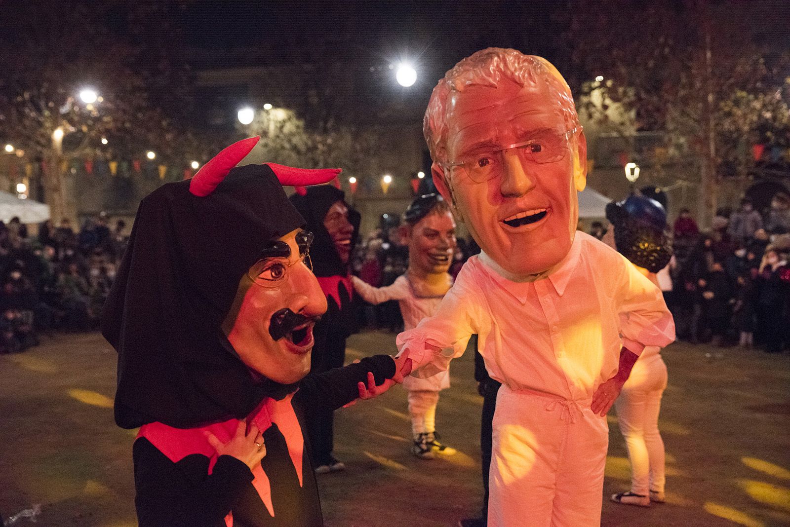 Actuació de les entitats de cultura popular i tradicional. Foto: Bernat Millet.