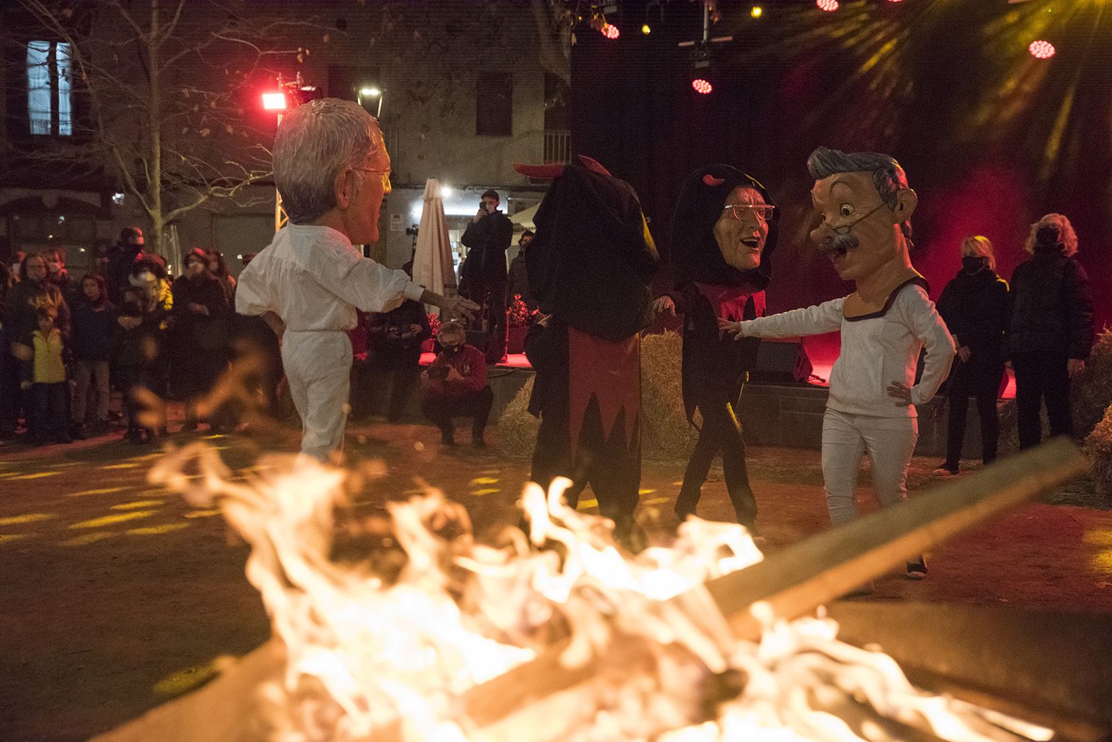 Actuació de les entitats de cultura popular i tradicional. Foto: Bernat Millet.