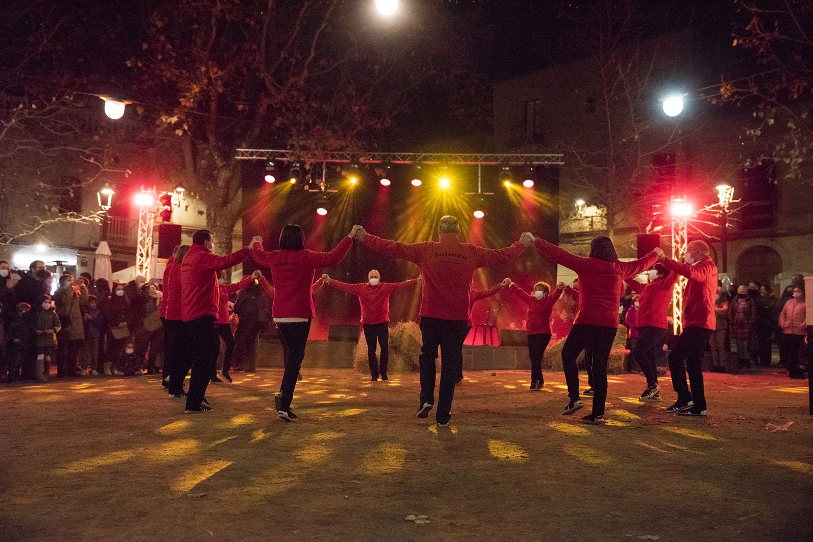 Actuació de les entitats de cultura popular i tradicional. Foto: Bernat Millet.