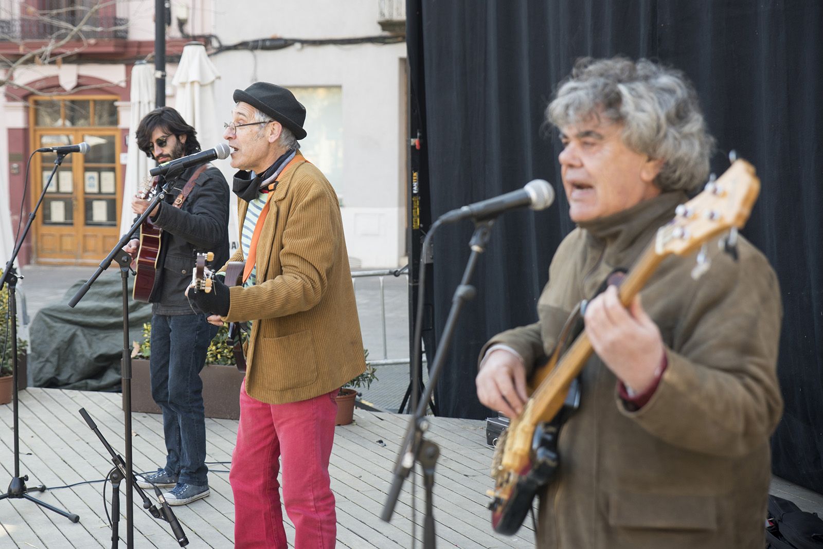 Vermut i animació infantil amb Jordi Tonietti a la plaça de Barcelona. Foto: Bernat Millet.