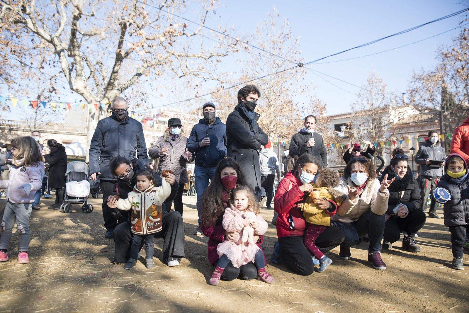 Vermut i animació infantil amb Jordi Tonietti a la plaça de Barcelona. Foto: Bernat Millet.